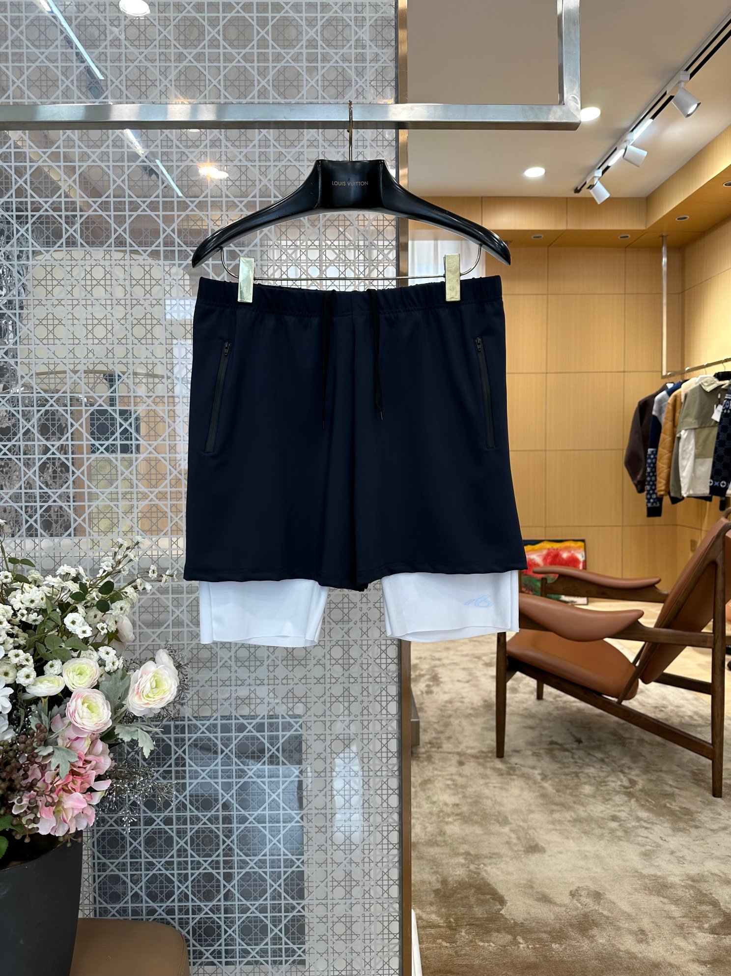 NO:899503,BAL double-layer fake two-piece sports shorts outer quick-drying shorts + white elastic lining are one-piece tailoring, two layers of independent pieces are precisely spliced, the appearance shows a contrasting layered effect, the upper body is refreshing and layered, not bloated and dragging, Gucci - Clothing, gucci, shorts,19860909BAL双层假两件运动短裤外层速干短裤+白色弹力内衬一体成型剪裁,两层独立裁片精准拼接,外观呈现撞色分层效果,上身清爽有层次,不会臃肿拖沓,古驰-服装,gucci,shorts,,Women's clothing