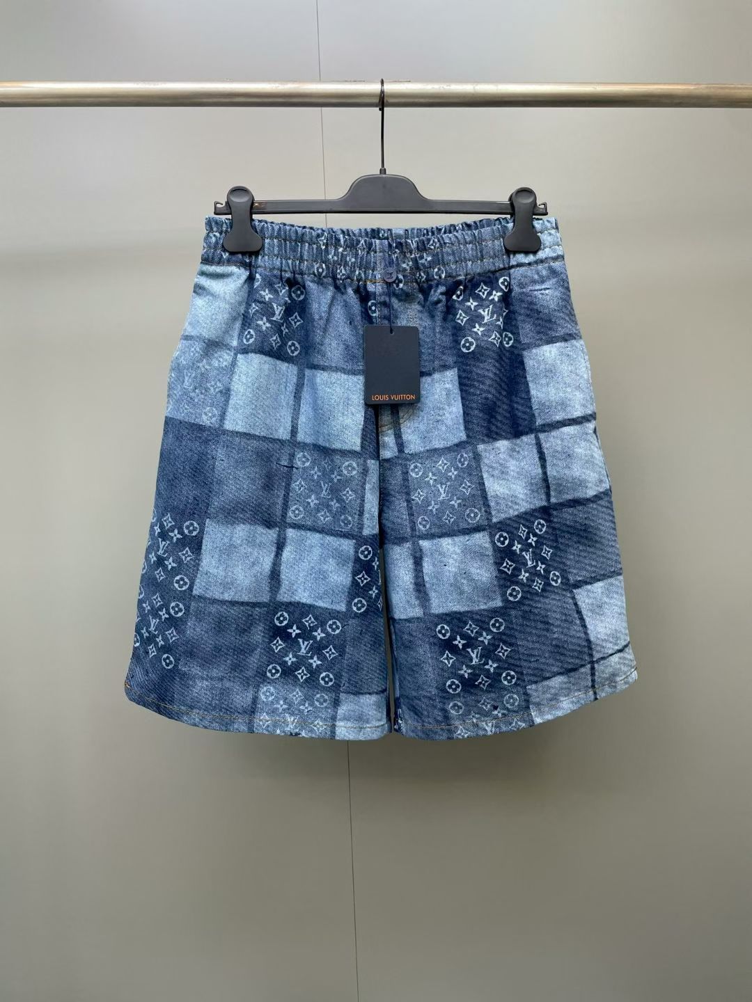 NO:899894,Lujia 26ss new Monogram logo patch stretch cotton drawstring belt denim shorts men's size S.M.L.XL., Louis Vuitton-clothing, louis vuitton, louis vuitton, louis vuitton, shorts,19860909驴家 26ss新款Monogram 标识拼贴弹力棉抽绳腰带 牛仔短裤 男款 码数S.M.L.XL.,路易威登-服装,louis vuitton,louis vuitton,louis vuitton,shorts,,Women's clothing