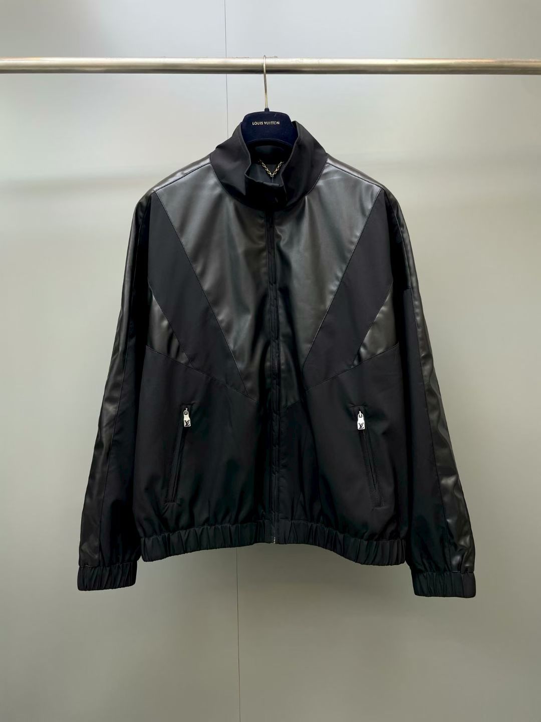 NO:903612,Lujia 26ss new Monogram spring series leather structure sweatshirt leather jacket men's high version. Size S.M.L.XL., Louis Vuitton-clothing, louis vuitton, louis vuitton, louis vuitton, leather jacket,19860909驴家 26ss新款Monogram 春季系列 皮革结构运动衫 皮衣 男款 高版本. 码数S.M.L.XL.,路易威登-服装,louis vuitton,louis vuitton,louis vuitton,leather jacket,,Women's clothing