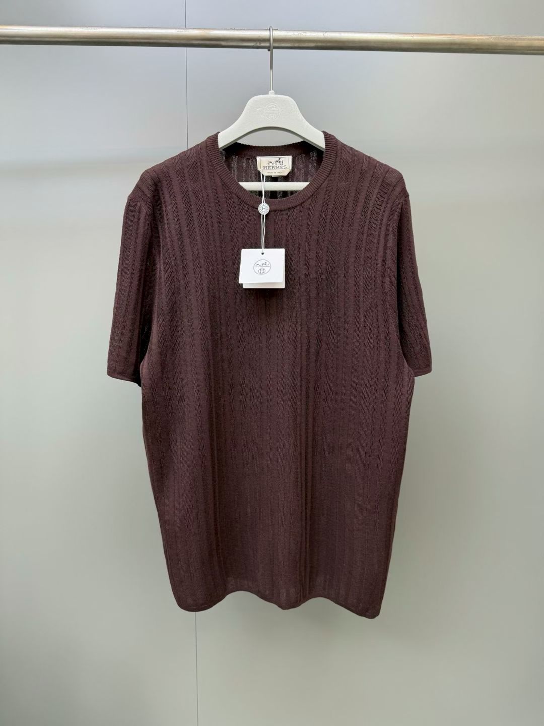 NO:941426,HHermes 26 new cotton seersucker and linen short-sleeved round neck T-shirt (67 linen, 33 cotton). Normal version, Hermès-clothing, hermes, T-shirt, tees, t-shirt,19860909H爱马家26新款 棉质泡泡纱和亚麻短袖圆领T恤(67亚麻,33棉). 正常版型,,爱马仕-服装,hermes,T-shirt,tees，t-shirt,,Women's clothing