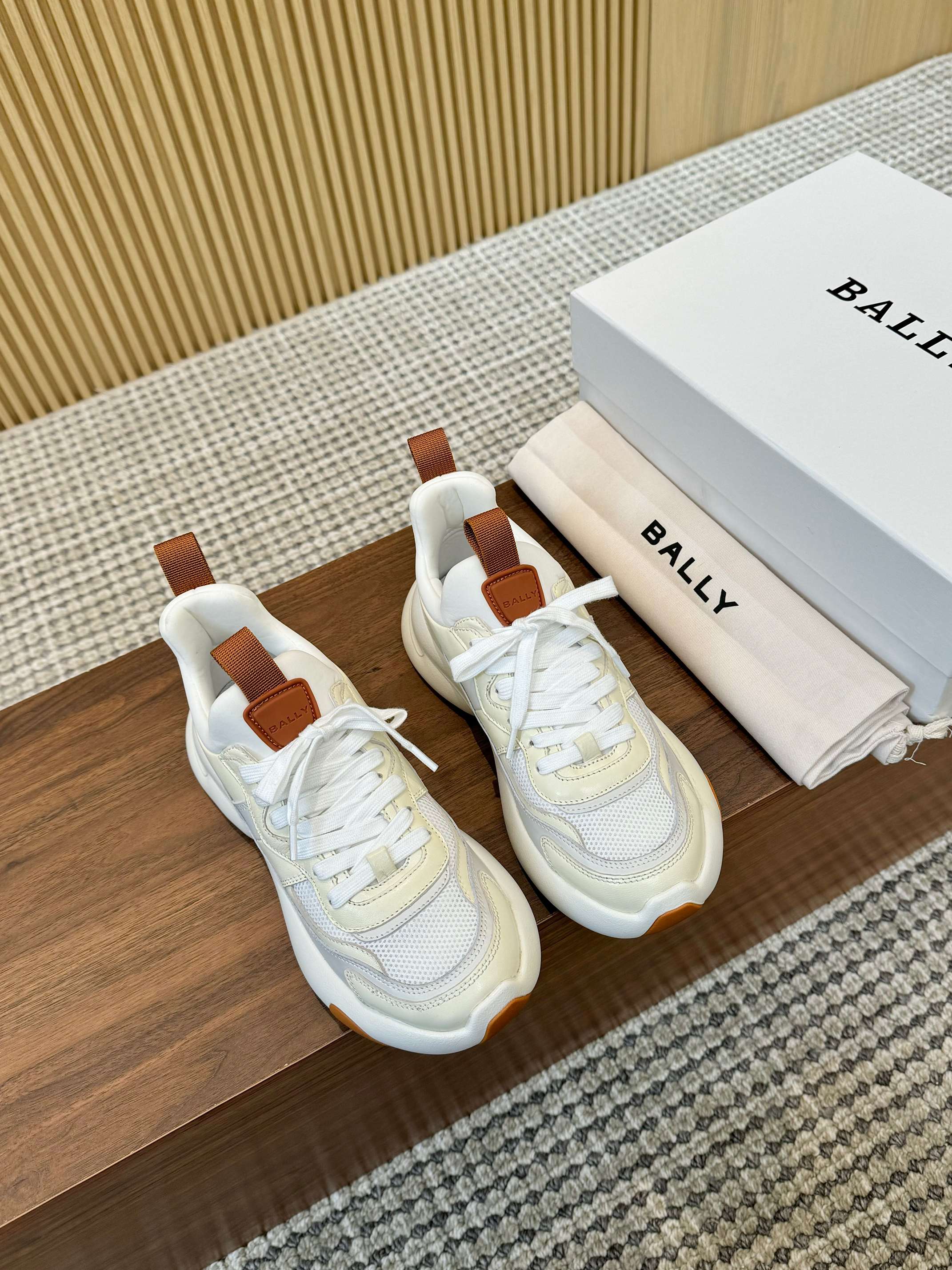 NO:424287,Bally released exclusive version development Fabric calfskin/sheepskin/fabric Inner fabric Outsole IP foam Size 35/40, casual shoes/sports shoes, sneakers, cowhide, sheepskin19860909Bally出 独家买版开发 面料小牛皮/羊皮/织物 内里织物 大底IP发泡 码数35/40,休闲鞋/运动鞋,sneakers,cowhide,sheepskin,Women's Shoes