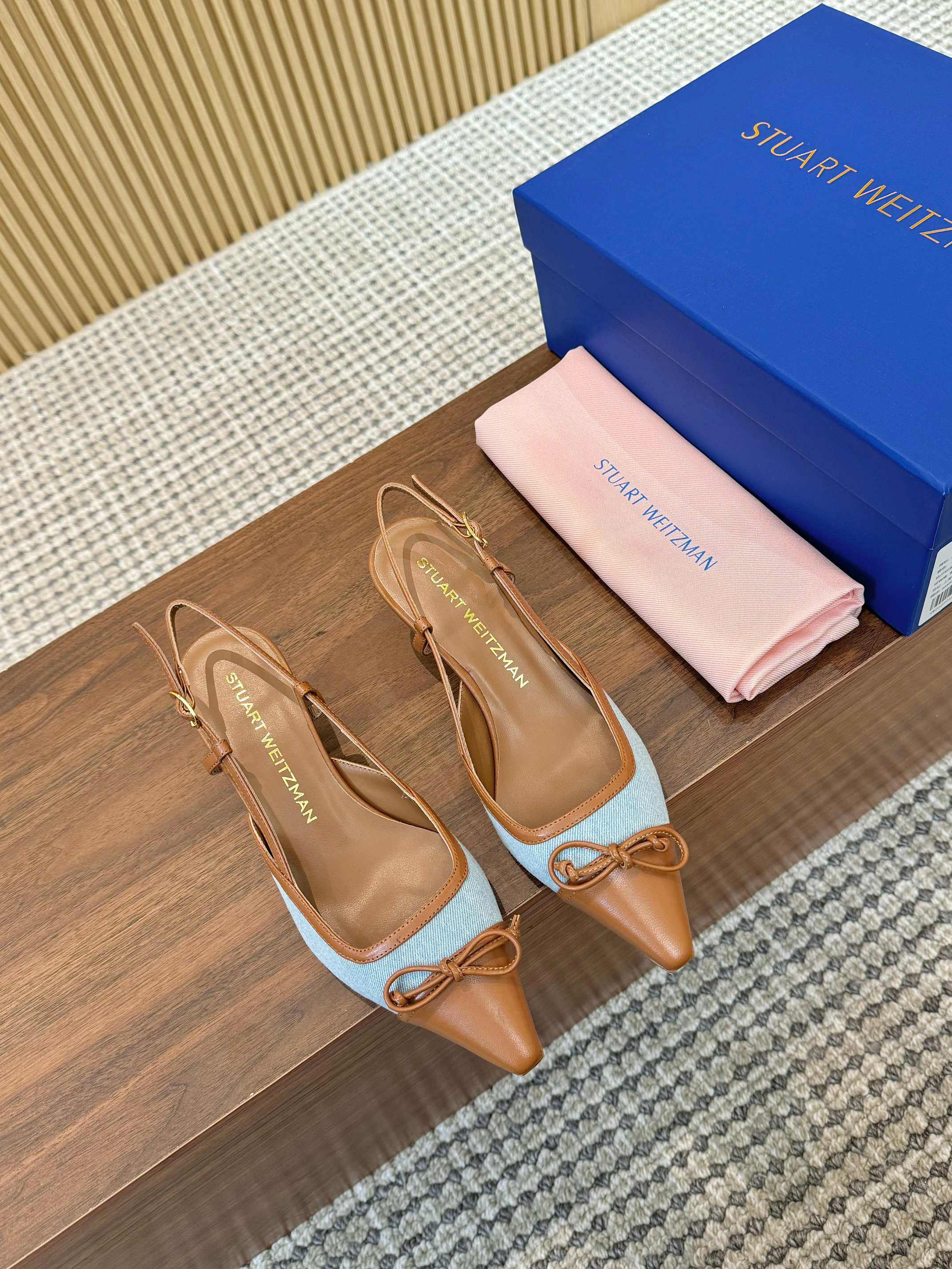 NO:240106,SW buys original version to develop fabric mixed-bred sheepskin/washed denim inner sheepskin outsole Italian leather sole size 35/40, sandals, stuart weitzman, sandals, sheepskin19860909SW买原版开发出 面料混种羊皮/水洗牛仔布 内里羊皮 大底意大利真皮底 码数35/40,凉鞋,stuart weitzman,sandals,sheepskin,Women's Shoes