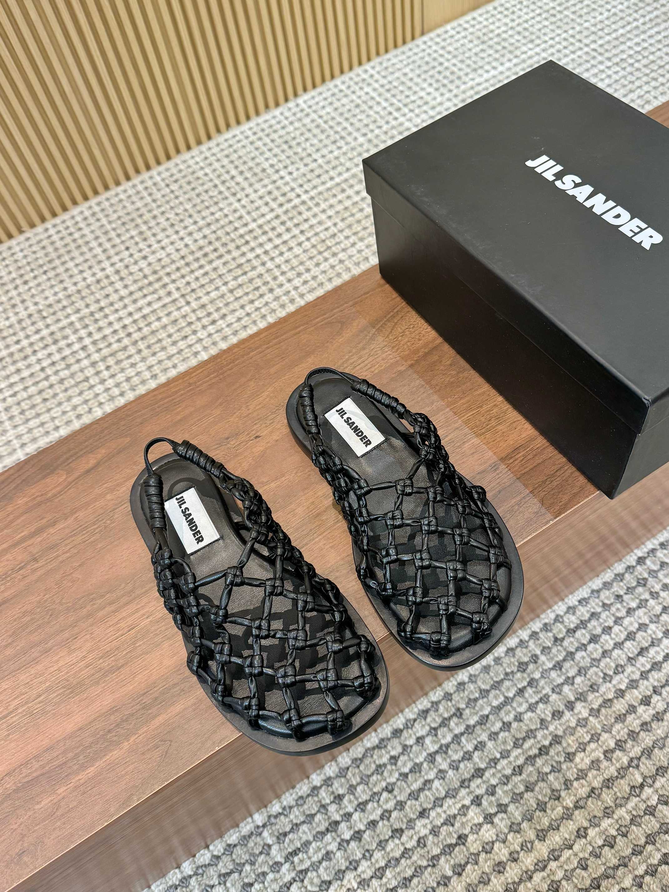 NO:240123,JIL new version of woven sandals, fabric, hand-woven, footbed sheepskin, outsole, double-layer Italian leather sole, size 35/40, semi-torque, jil sander, sandals, sheepskin19860909JIL新版编织凉鞋出 面料超纤手工编织 垫脚羊皮 大底双层意大利真皮底 码数35/40,半拖,jil sander,sandals,sheepskin,Women's Shoes
