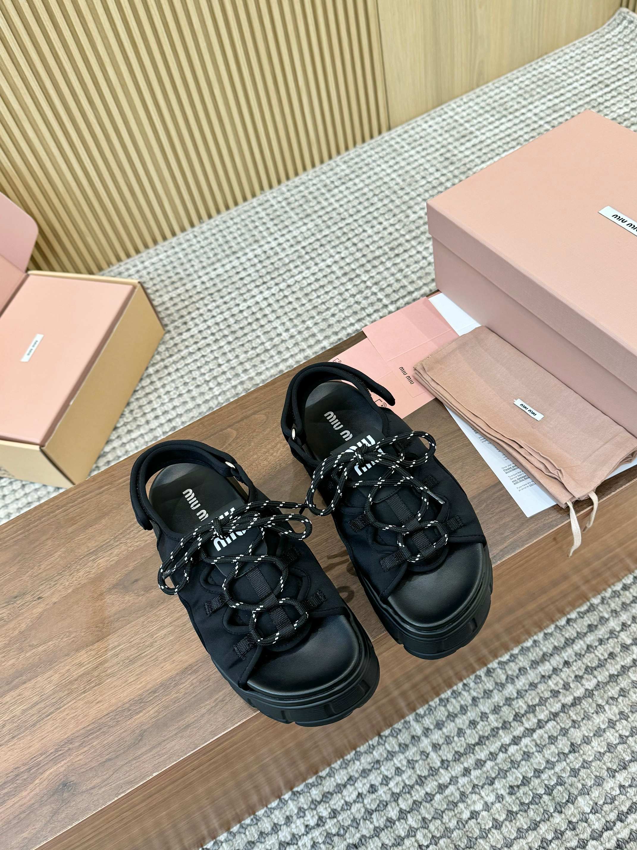 NO:424358,Miu thick-soled sandals, original customized fabric, lycra micro-bounce cloth, inner lining, lycra cloth, original mold opening, outsole IP foaming, 35/40, original packaging with aircraft box, casual shoes/sports shoes, miumiu, sandals, sneakers19860909miu厚底凉鞋 面料原版定制莱卡微弹布 内里微弹莱卡布 中大水台原版开模 大底IP发泡大底 码数35/40 原包装配飞机盒,休闲鞋/运动鞋,miumiu,sandals,sneakers,Women's Shoes
