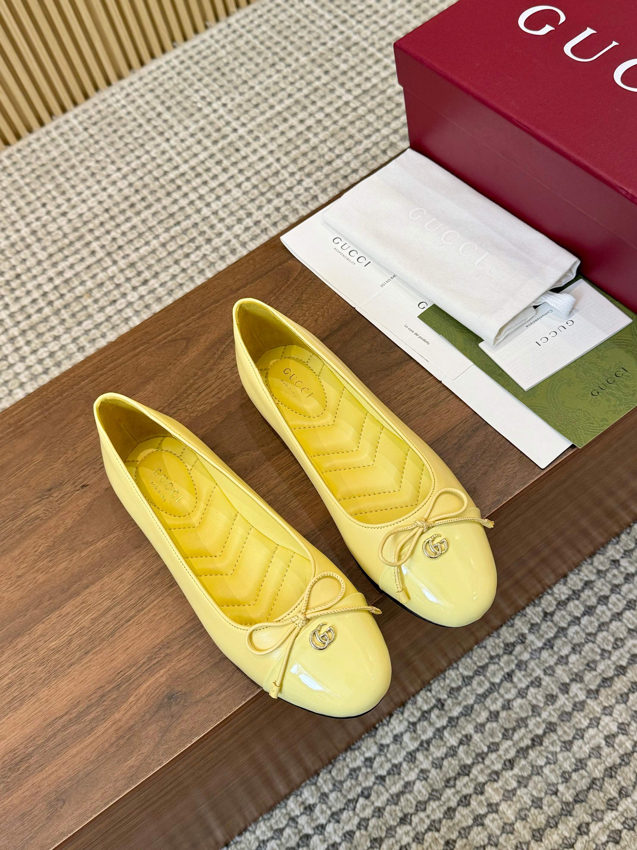 NO:446322,Gucci classic style new ballet shoes, customized fabric mixed-bred sheepskin, customized inner lining, Italian genuine leather sole, craft shoe mouth cut all the oily edges and more exquisite face color, shoe last truly achieves one-to-one pair shoe shape, size 35/40, single shoes, gucci, sheepskin19860909Gucci经典版型新款芭蕾舞鞋 面料定制混种羊皮 内里定制混种羊皮 大底意大利真皮底 工艺鞋口内里切边位全部油边面色更精致 鞋楦真正做到一比一对版鞋型 码数35/40,单鞋,gucci,sheepskin,Women's Shoes