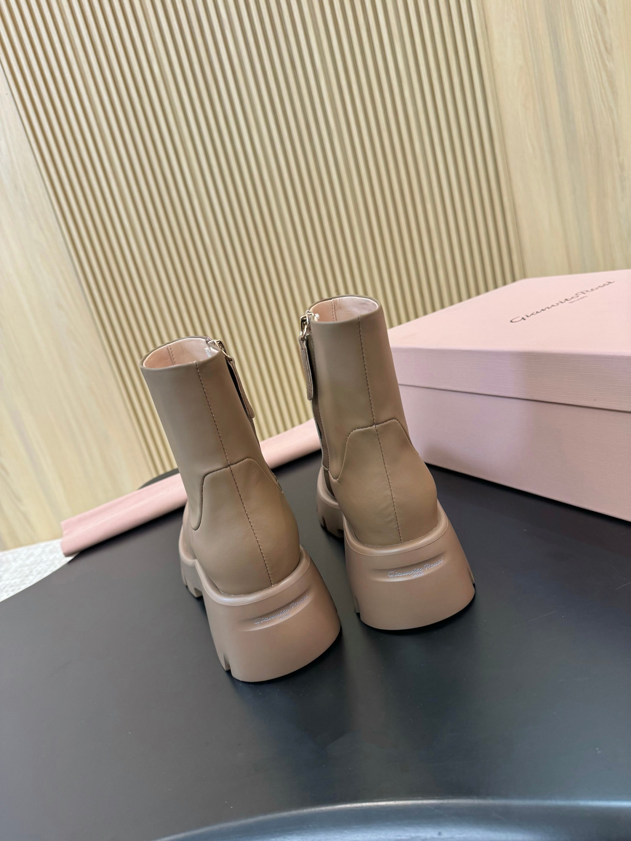 “Stylish Gianvito Rossi High-Heel Boots: Comfortable, Chic, and Perfect for Autumn and Winter” - 图片 6