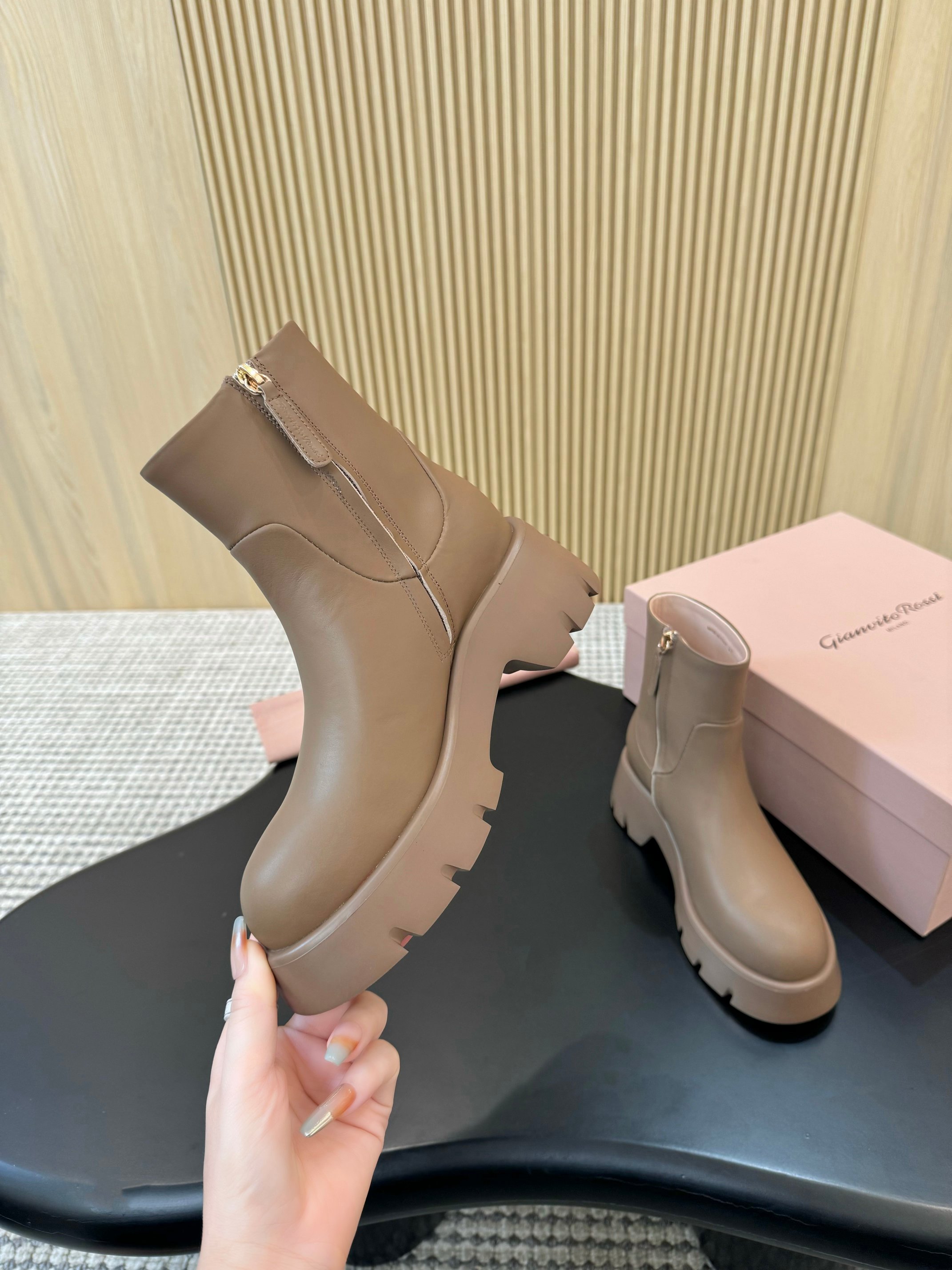 “Stylish Gianvito Rossi High-Heel Boots: Comfortable, Chic, and Perfect for Autumn and Winter” - 图片 8