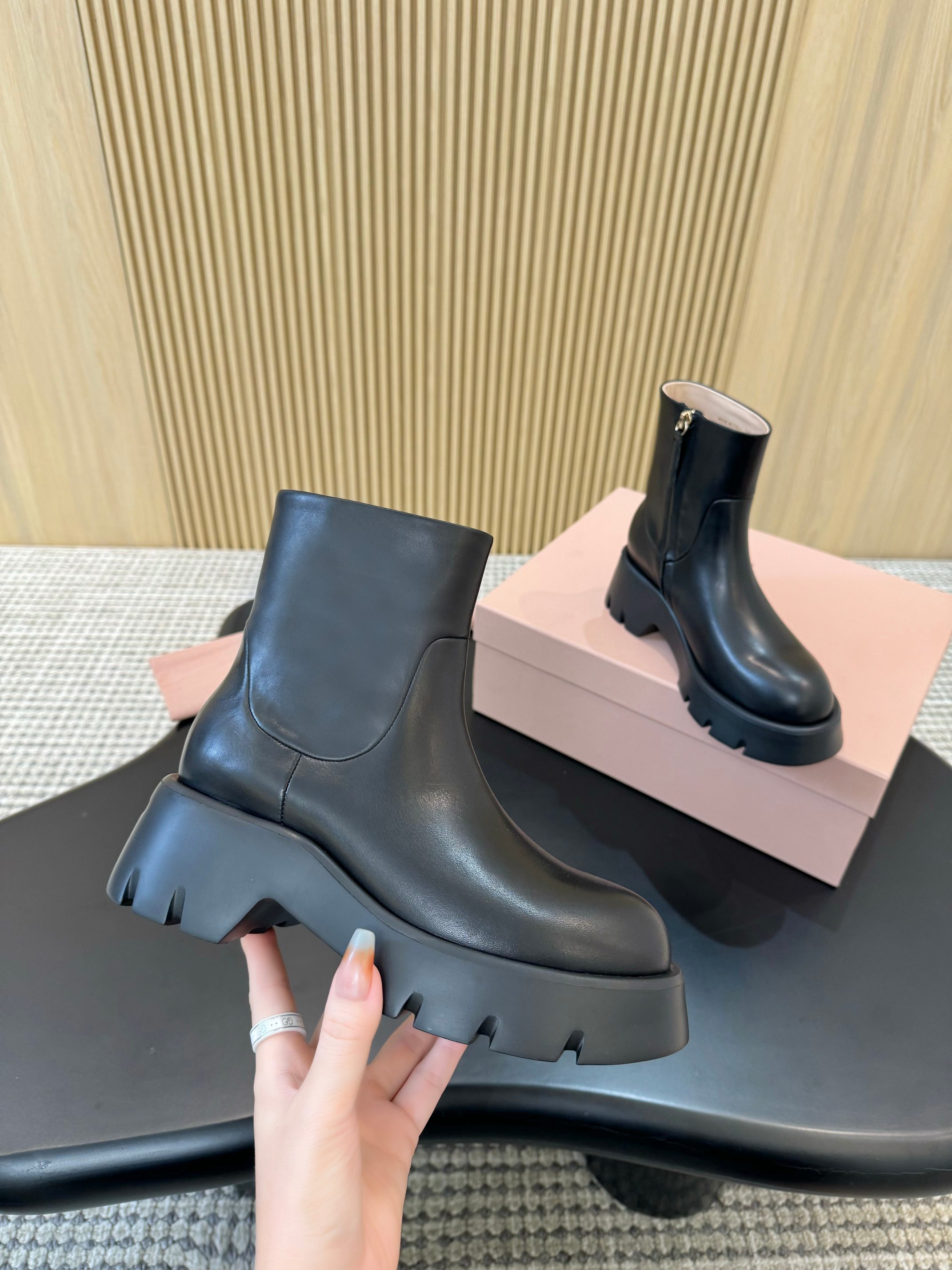 “Stylish Gianvito Rossi High-Heel Boots for Autumn and Winter – Review and Features” - 图片 3