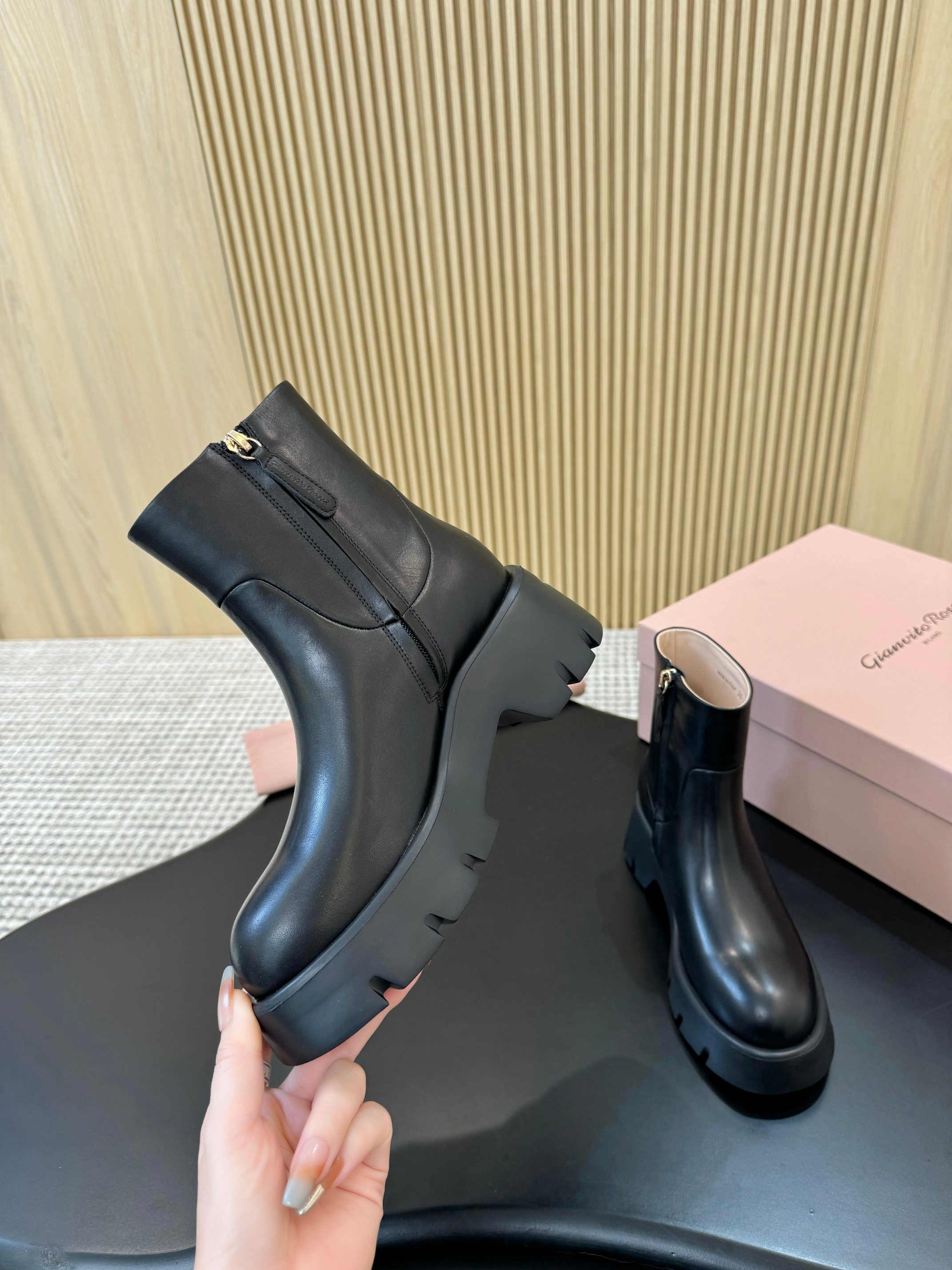 “Stylish Gianvito Rossi High-Heel Boots for Autumn and Winter – Review and Features” - 图片 4