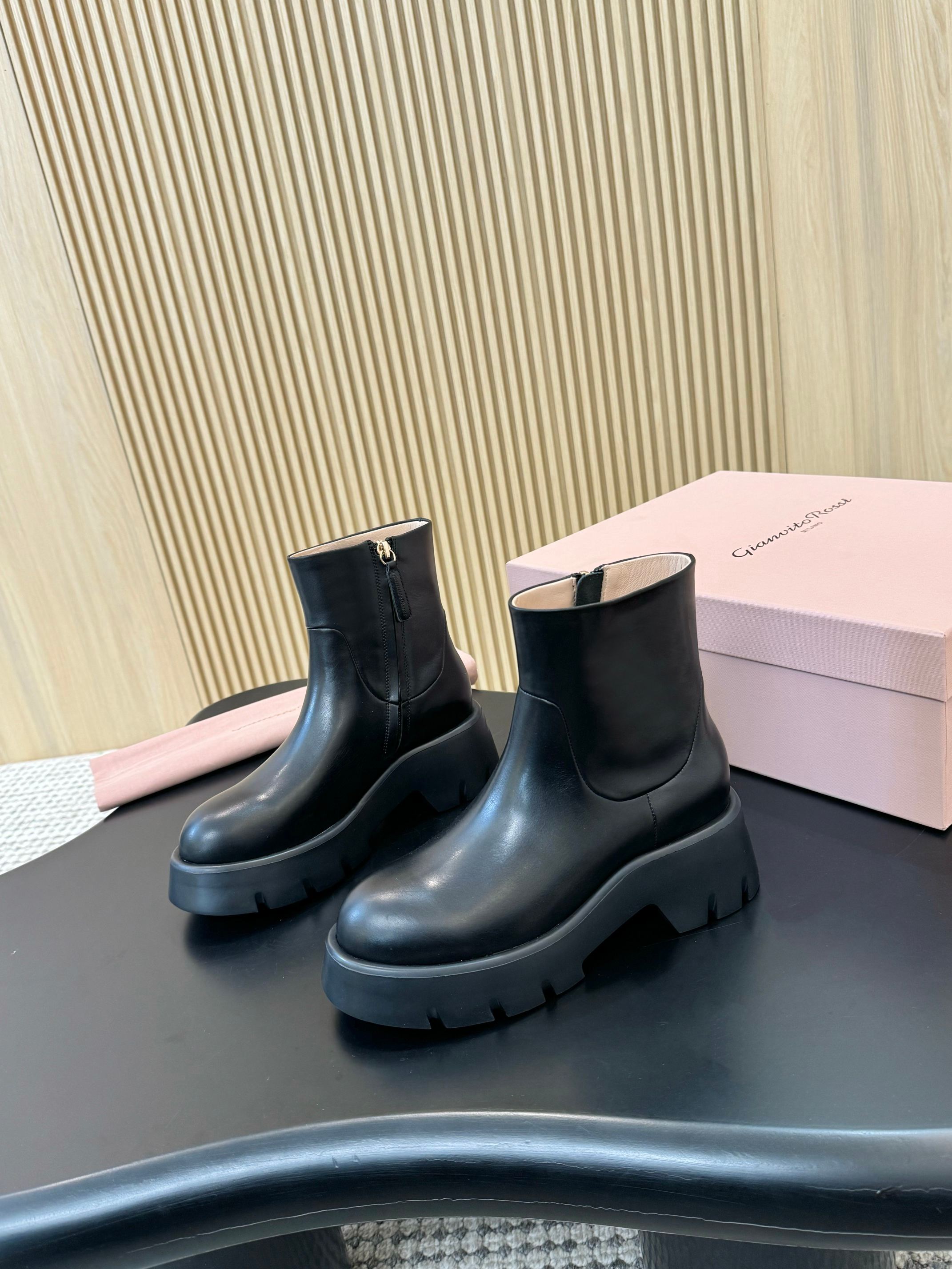 “Stylish Gianvito Rossi High-Heel Boots for Autumn and Winter – Review and Features” - 图片 2