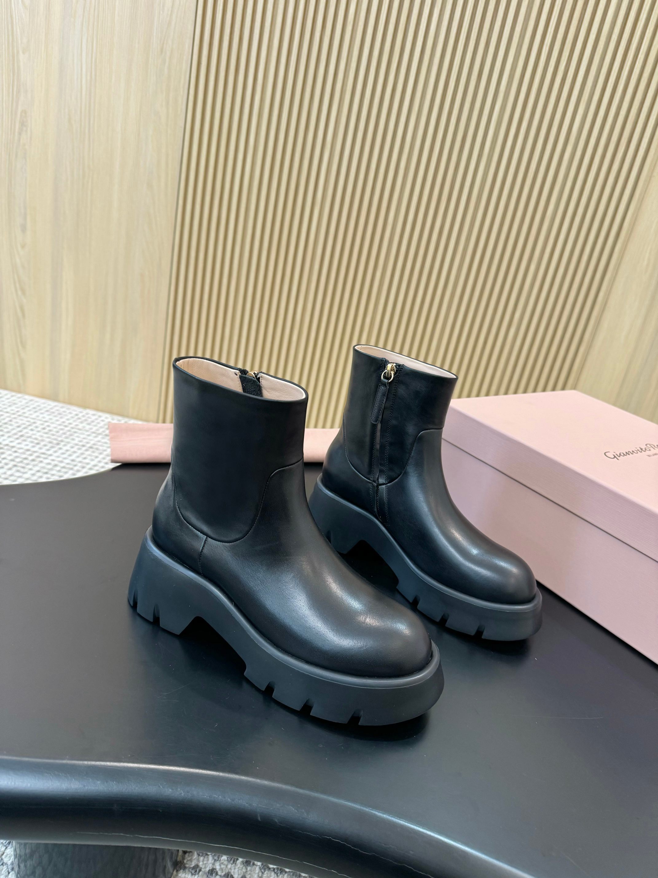 “Stylish Gianvito Rossi High-Heel Boots for Autumn and Winter – Review and Features” - 图片 1