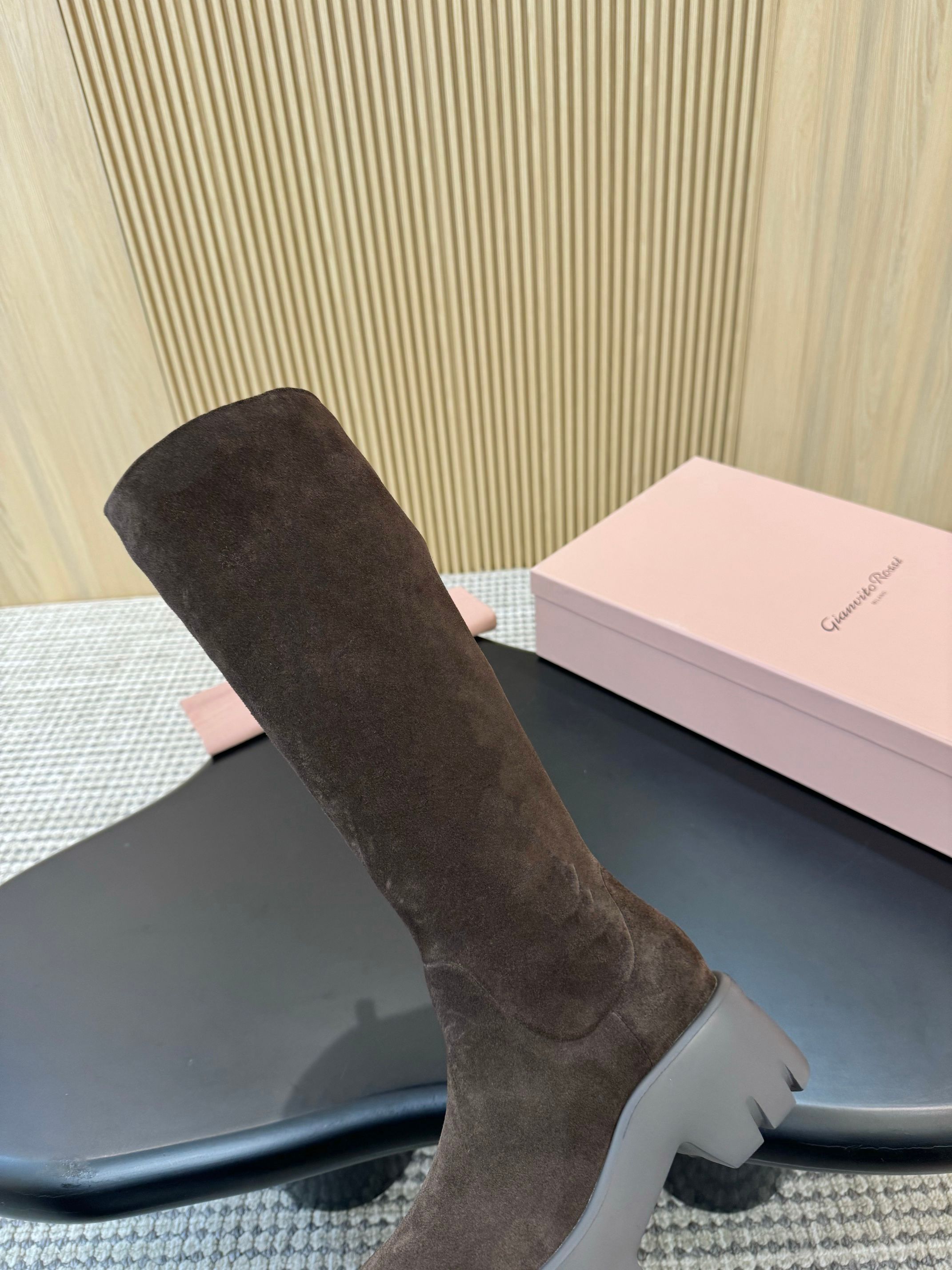 “Review of Gianvito Rossi’s 1056-Degree High-Heel Boots in Black Shiny Leather” - 图片 7