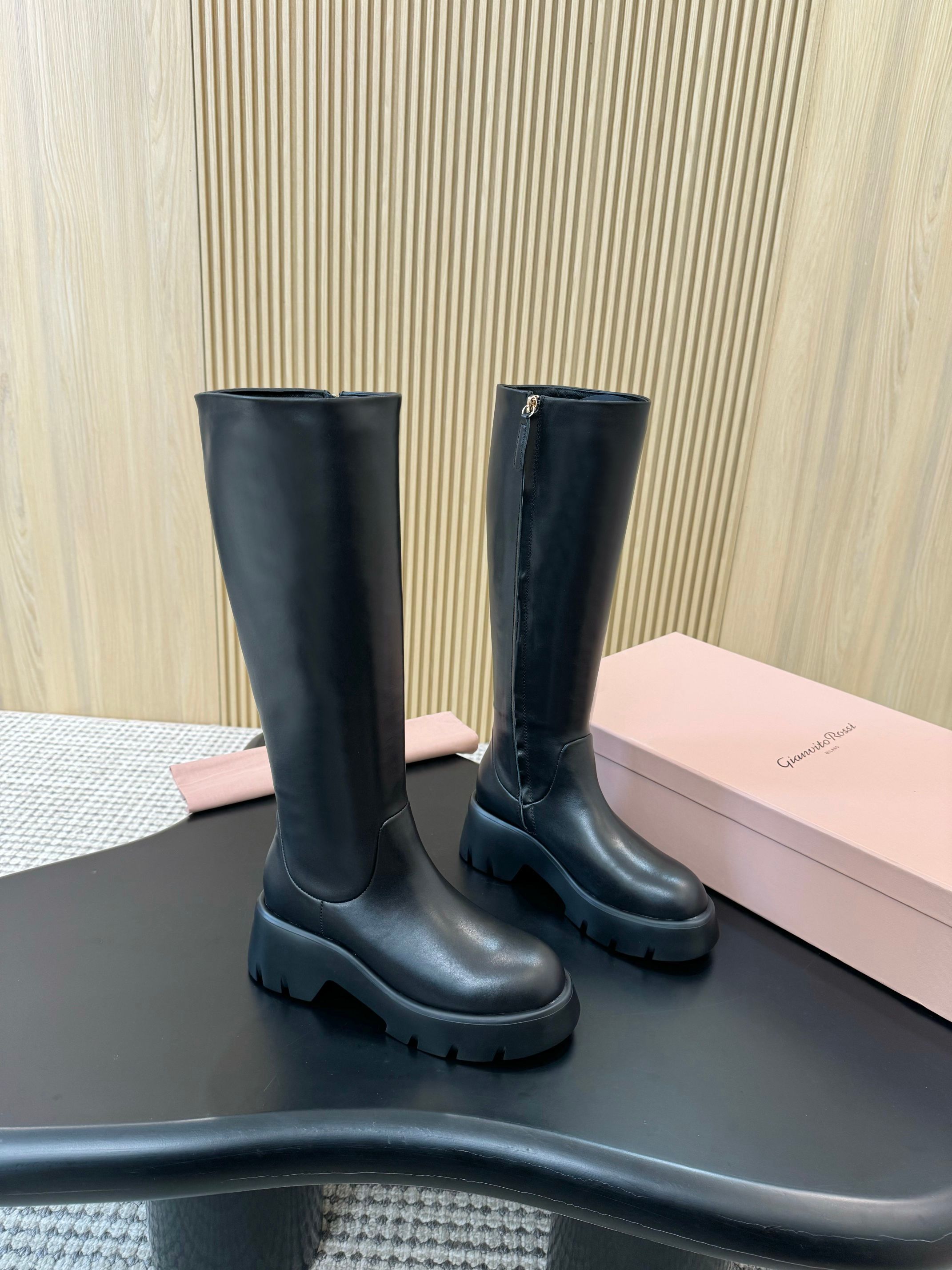 “1176 Degrees: Gianvito Rossi’s Black High-Heel Boots Review”