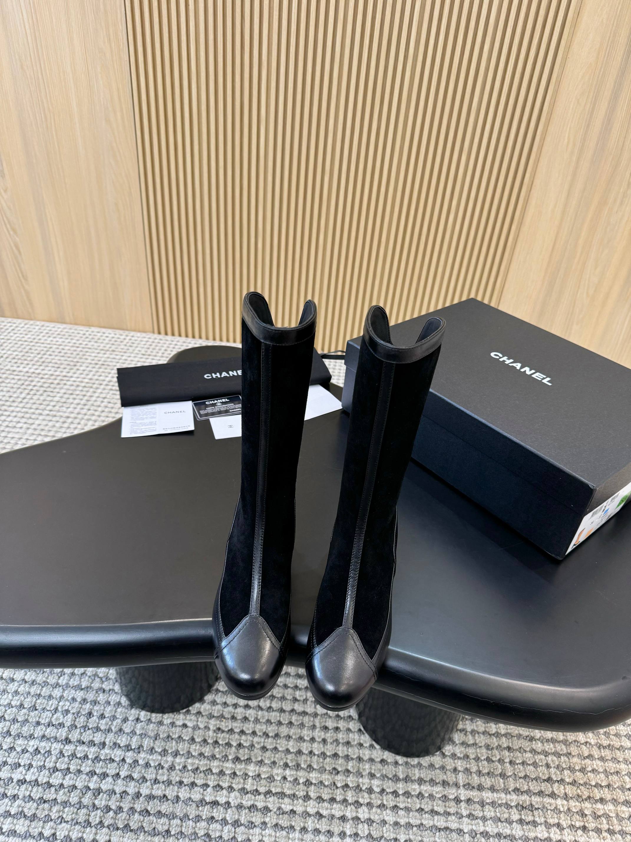 NO:478045,CHAN* mid-tube boots top quality, super positive style Fabric mercerized beef reverse velvet/lamb oil leather inner sheepskin Outsole Italian leather sole Size 35/40 Color black/apricot color, boots, chanel, boots, sheepskin19860909CHAN*中筒靴 顶级品质,版型超正 面料丝光牛反绒/羊油皮 内里羊皮 大底意大利真皮底 码数35/40 颜色黑色/杏色,靴子,chanel,boots,sheepskin,Women's Shoes