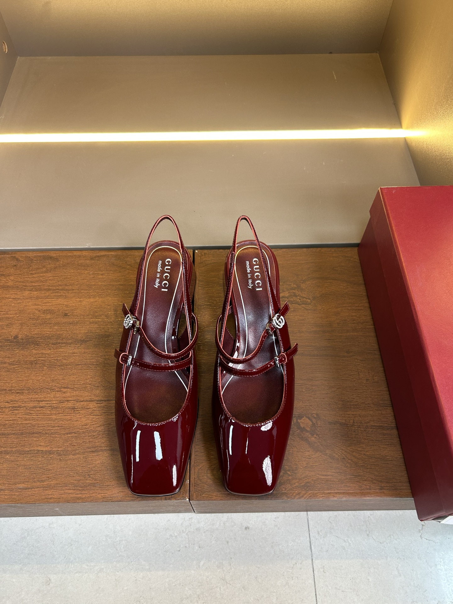 NO:789538,26 spring and summer Gucci women's shoes, fabric calf patent leather, full-grain sheepskin lining, outsole Italian leather sole, heel height 4.5cm, size 35/40, sandals, gucci, sandals, sheepskin1986090926春夏Gucci女鞋 面料小牛漆皮 内里全粒面羊皮 大底意大利真皮底 跟高4.5cm 码数35/40,凉鞋,gucci,sandals,sheepskin,Women's Shoes