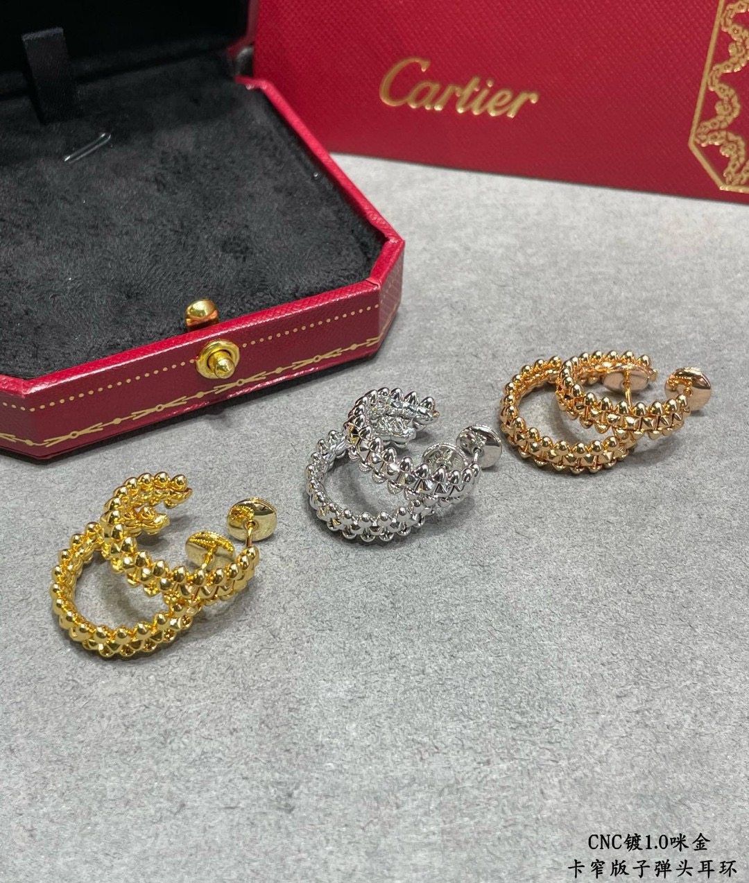 Cartier 까르띠에 트리니티 다이아몬드 없는 이어링 V골드 소재 컬러 분할 도금 대칭 미학 우아하고 다재다능 - 최고급 품질