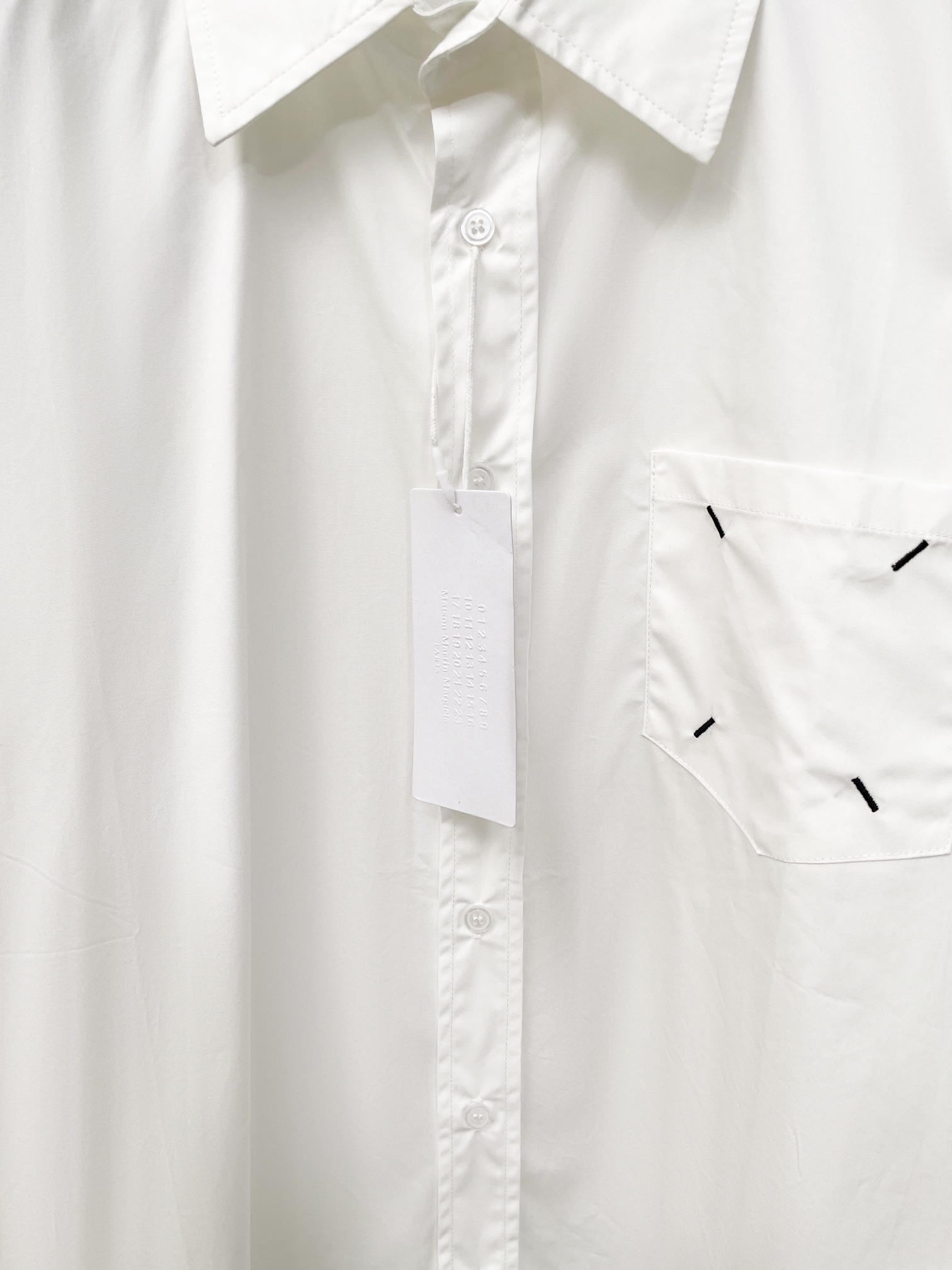 Maison Margiela MM6 Magira Embroidered Shirt Review: Oversized H-Contour Design - 图片 9