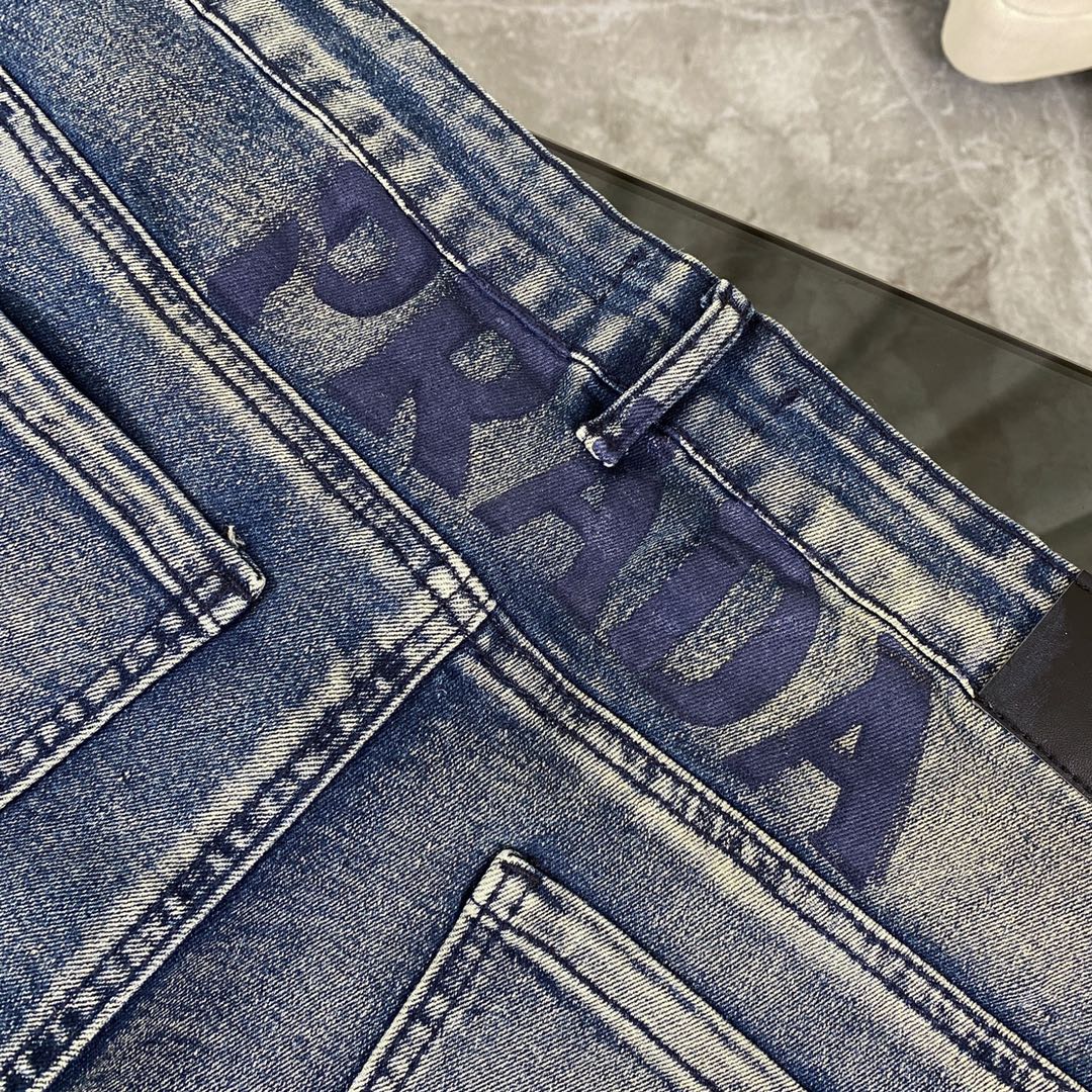 Luxurious PRADA Leather Label Jeans: Exquisite Design, High Quality, Global Launch - 图片 4
