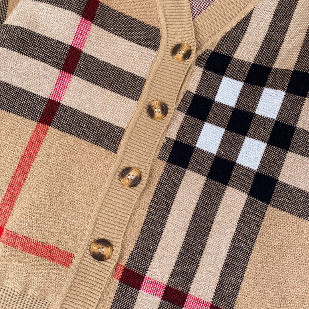 Burberry Wool Knit Suit: Classic, Elegant, Versatile, and Timeless - 图片 6