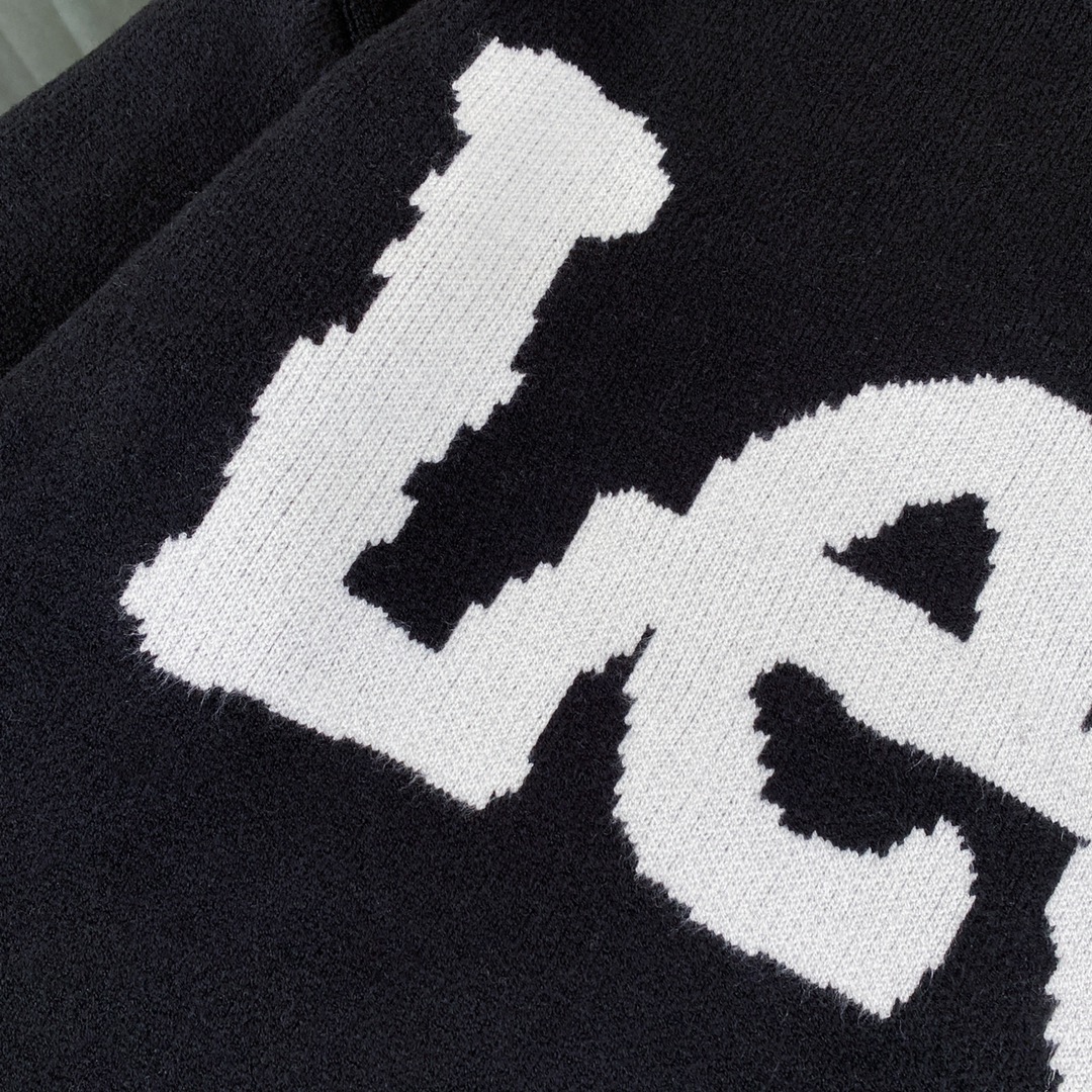 Classic Lee’s Blouse-Blank Sweater: Timeless Style, Simple Design, Versatile and Unisex. - 图片 5