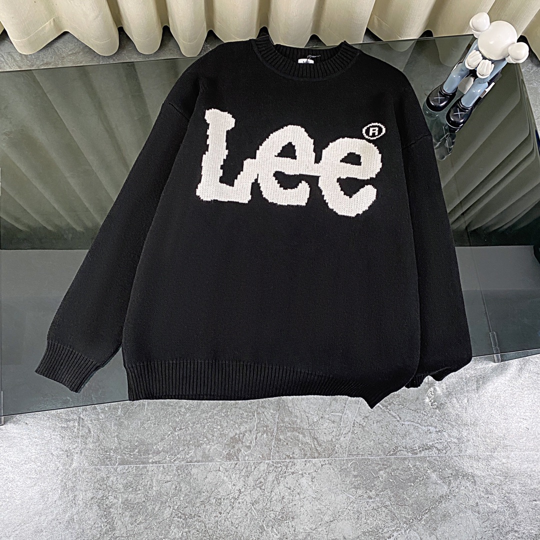 Classic Lee’s Blouse-Blank Sweater: Timeless Style, Simple Design, Versatile and Unisex.