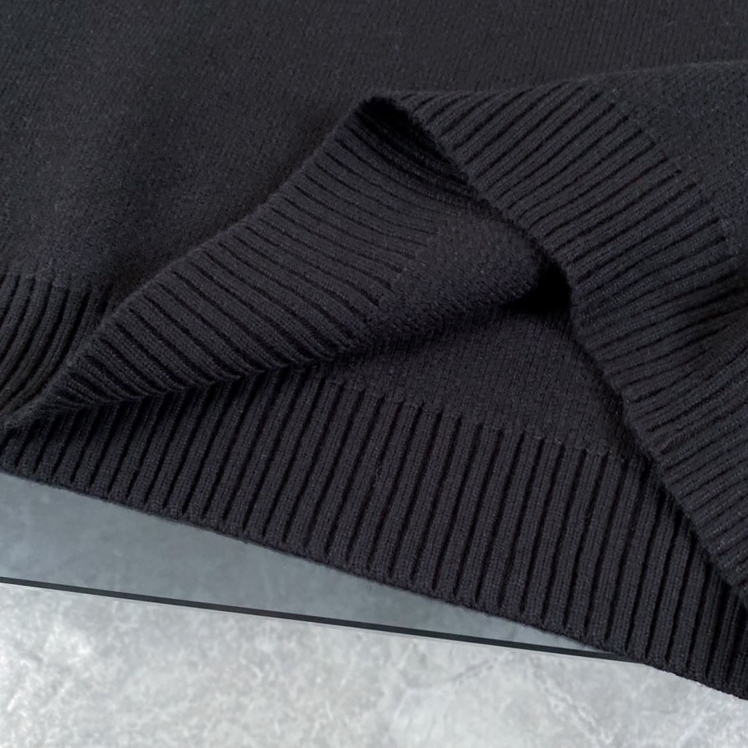 Classic Lee’s Blouse-Blank Sweater: Timeless Style, Simple Design, Versatile and Unisex. - 图片 9