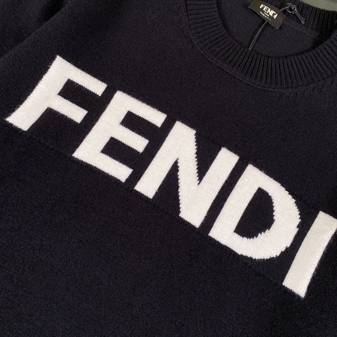 FENDI Classic Logo Sweater with Round Collar in Black and White, SML Size - 图片 3