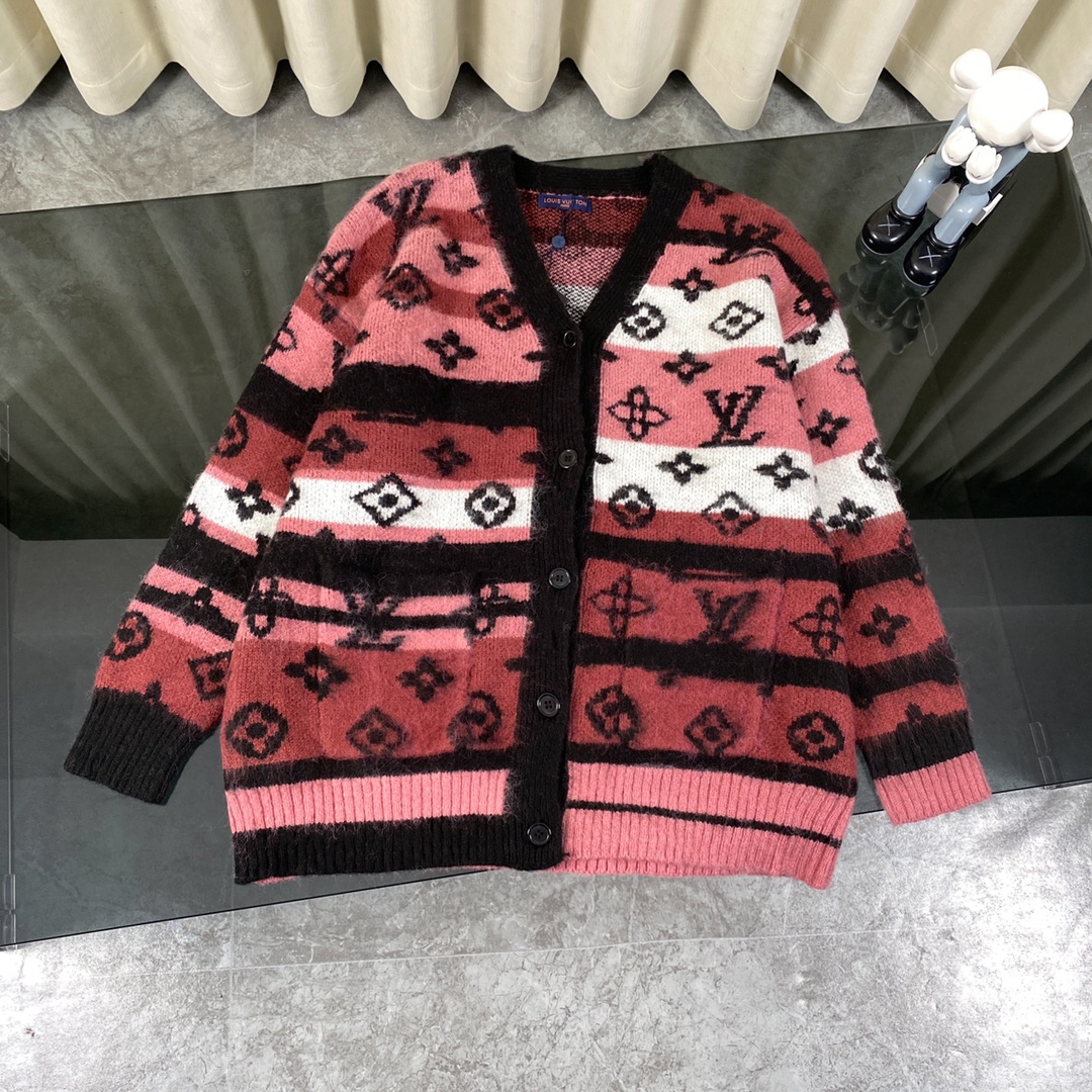 Louis Vuitton Red Horse Hair Knitted Sweater with High-Quality Materials - 图片 1