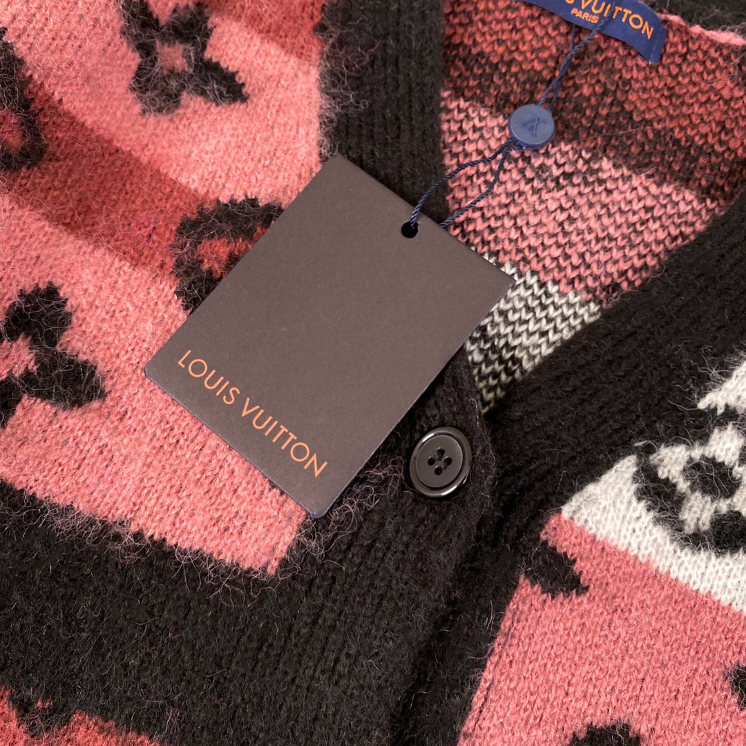 Louis Vuitton Red Horse Hair Knitted Sweater with High-Quality Materials - 图片 5