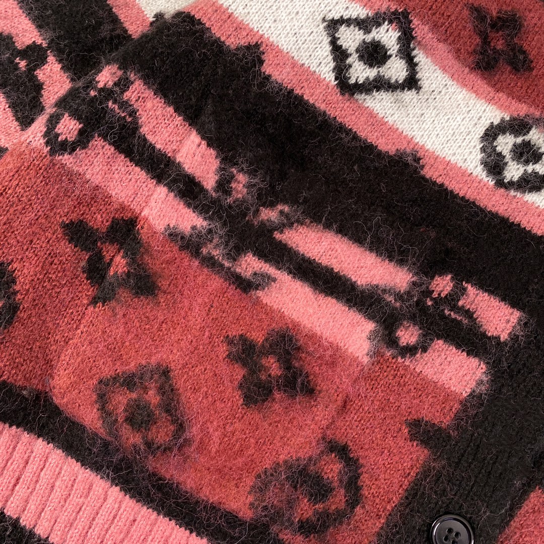 Louis Vuitton Red Horse Hair Knitted Sweater with High-Quality Materials - 图片 6
