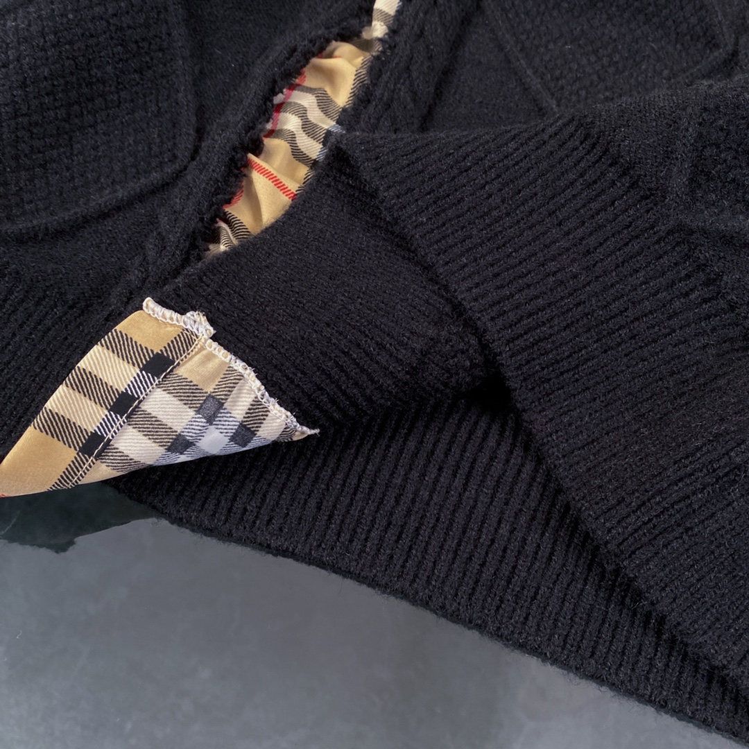 Burberry Barbory Black Plaid Sweater: Classic Style for Young Men and Women - 图片 3