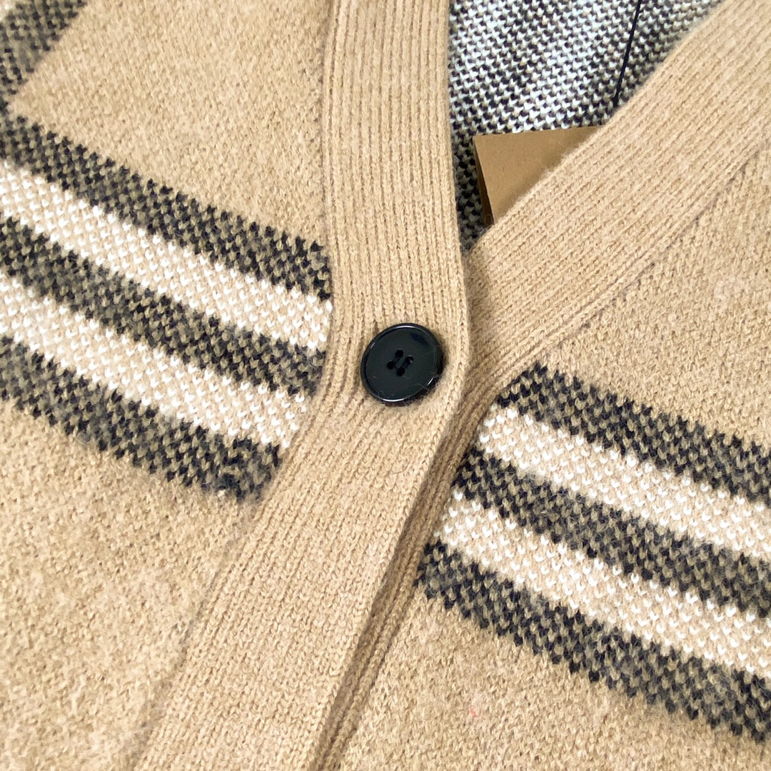 Burberry Barboli’s High-Quality Autumn/Winter Sweater Collection: Fashion and Personality - 图片 4