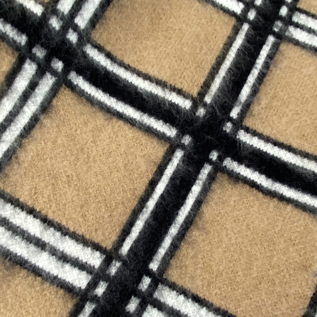 BURBERRY BBR Barbara 23ss Knit Sweater: Custom Wool, Leather Pocket, Timeless Style - 图片 6