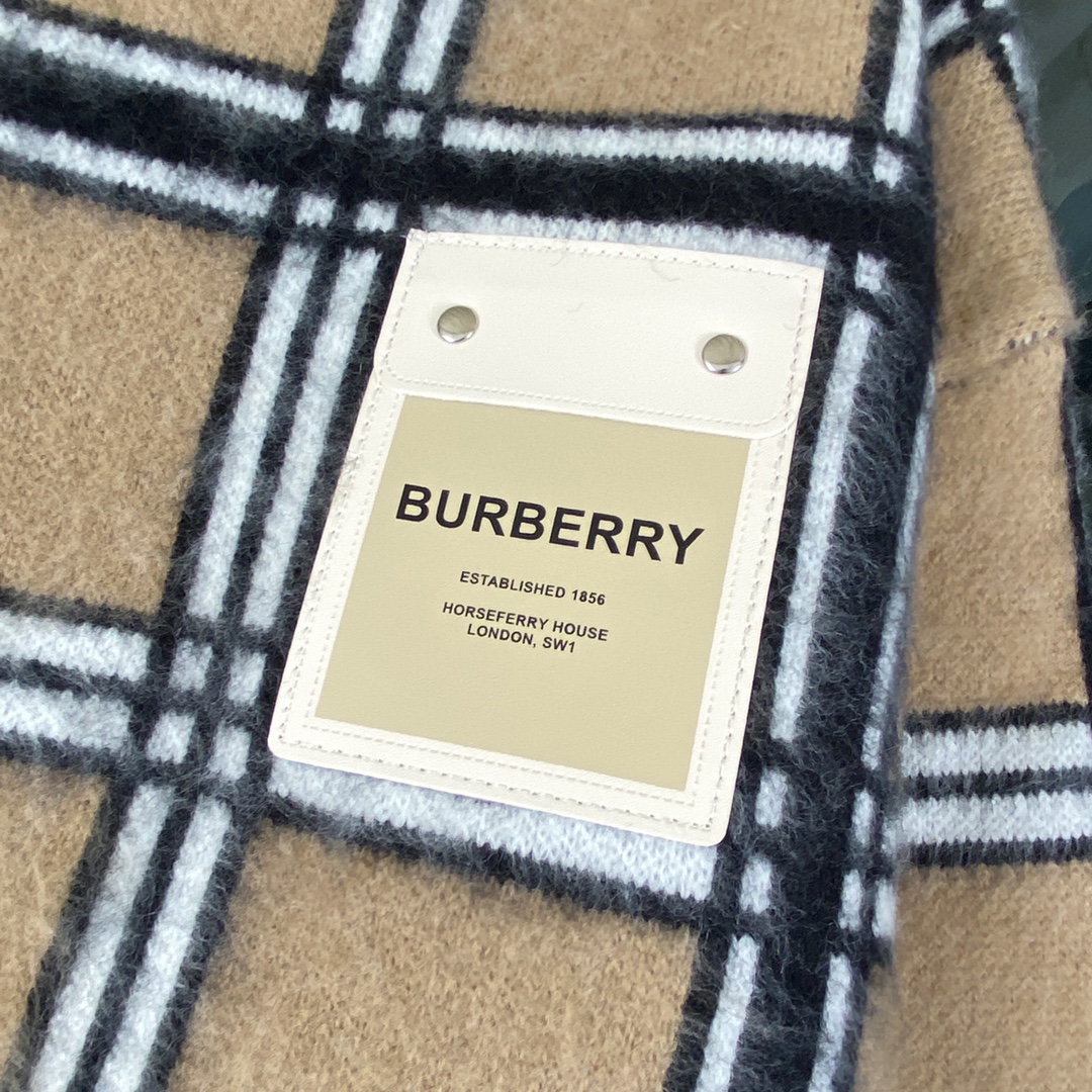 BURBERRY BBR Barbara 23ss Knit Sweater: Custom Wool, Leather Pocket, Timeless Style - 图片 4