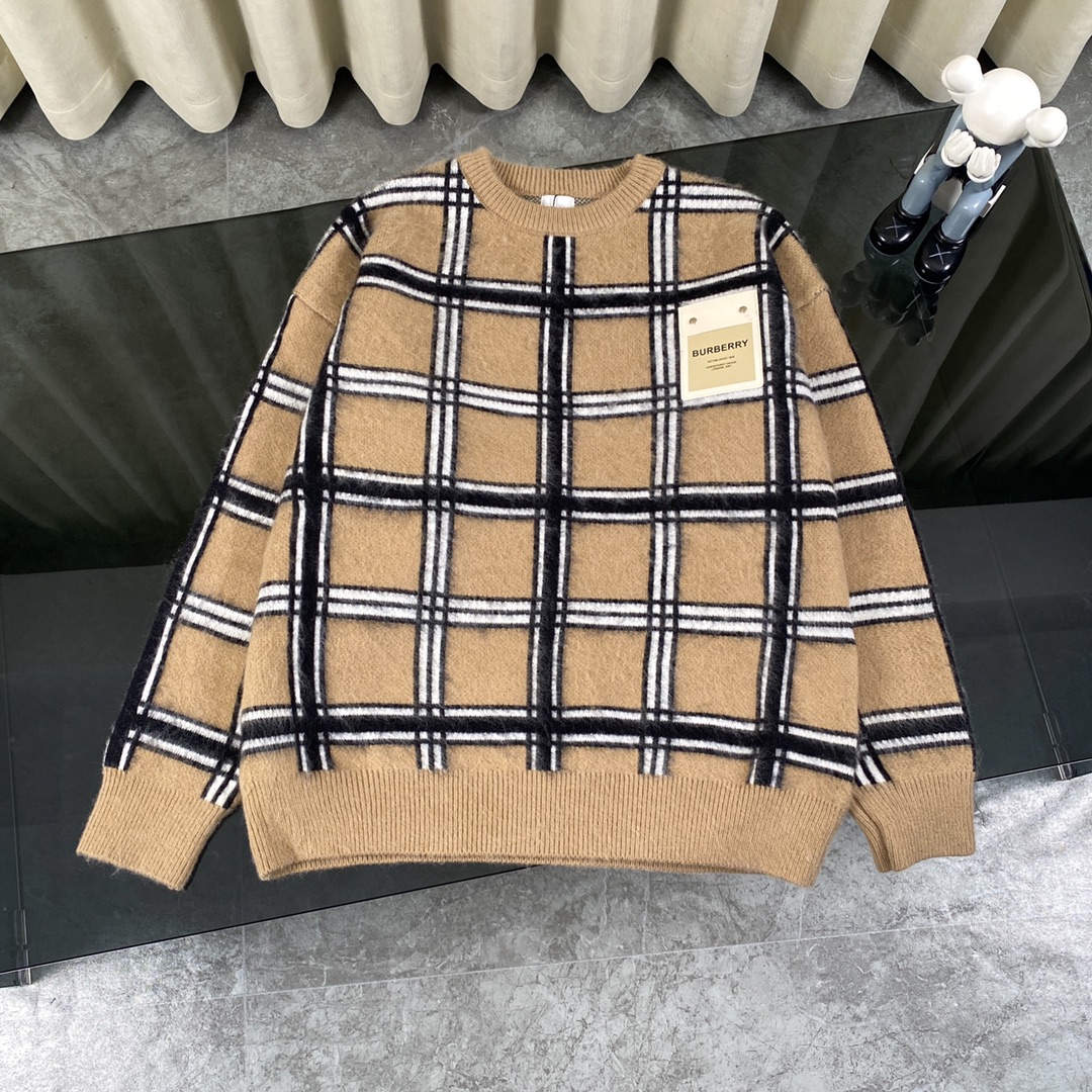 BURBERRY BBR Barbara 23ss Knit Sweater: Custom Wool, Leather Pocket, Timeless Style