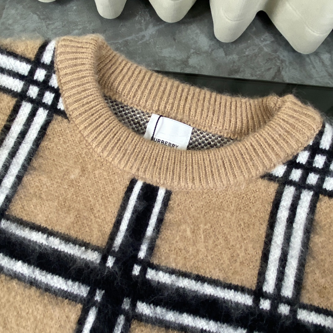 BURBERRY BBR Barbara 23ss Knit Sweater: Custom Wool, Leather Pocket, Timeless Style - 图片 3