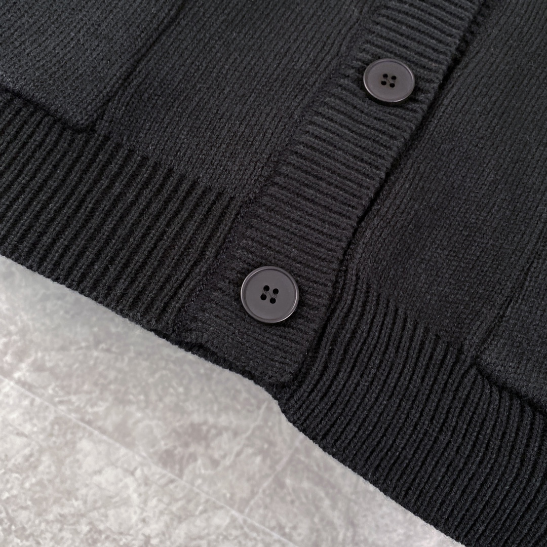 Luxurious Balentiaga FW23 Paris Sweater Coats with Intricate Embroidery and Soft Comfort - 图片 8