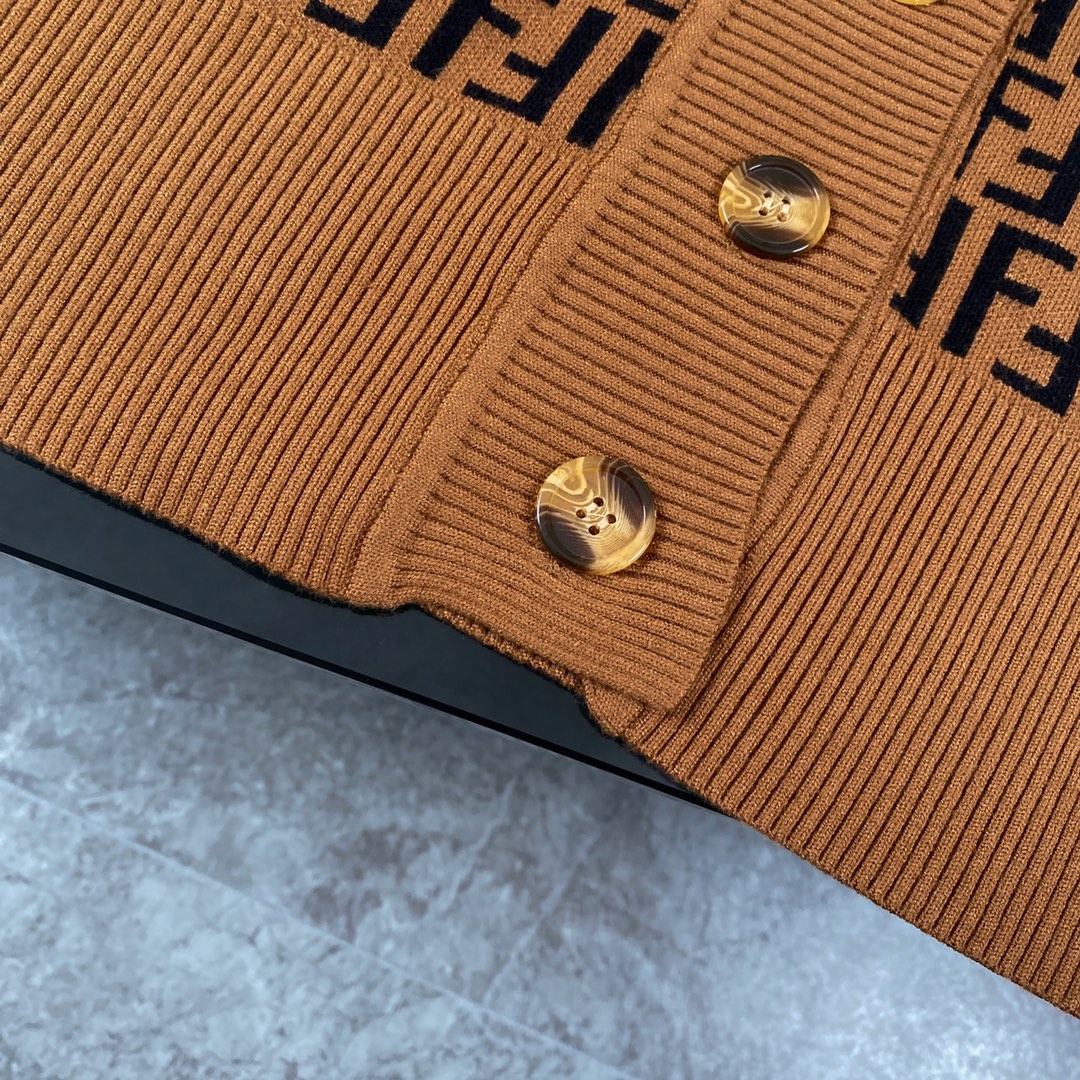 FENDI/Fendy Sweater Collection: Luxurious, High-Quality Knits for Men’s Fashionistas - 图片 8