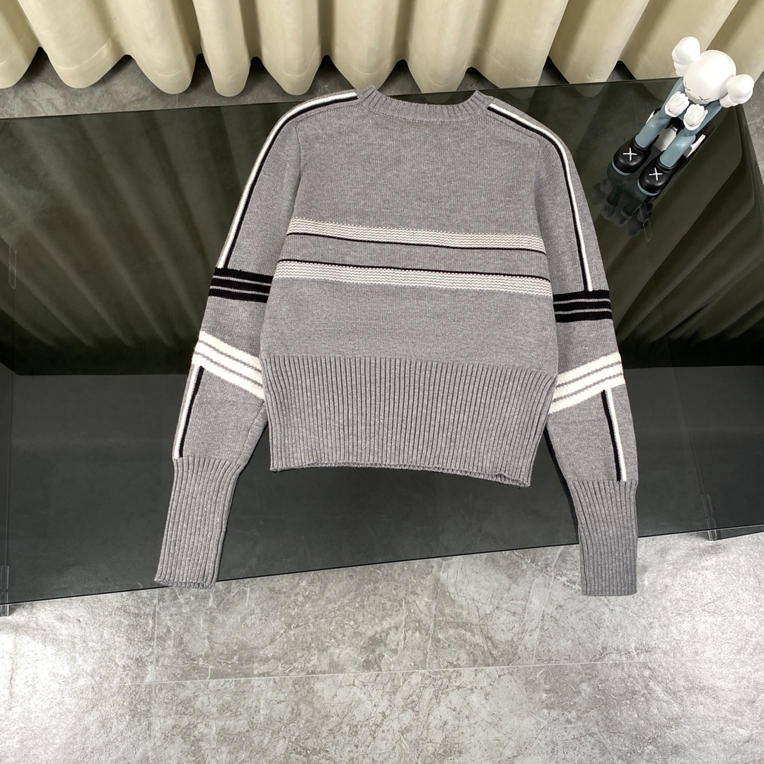 DIOR Ski Sweaters: Combining Style and Function in Winter Collection - 图片 2
