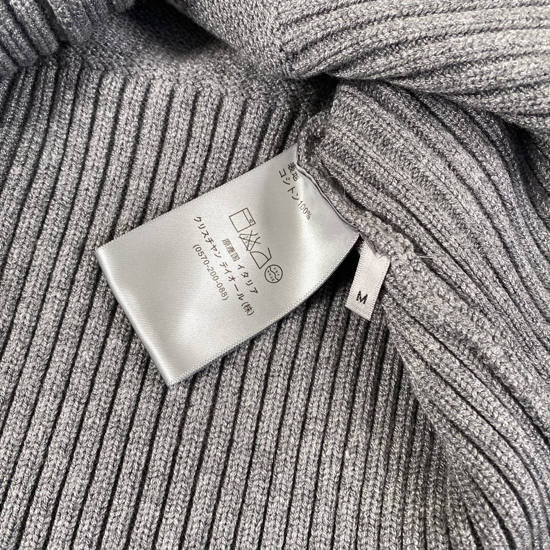 DIOR Ski Sweaters: Combining Style and Function in Winter Collection - 图片 6