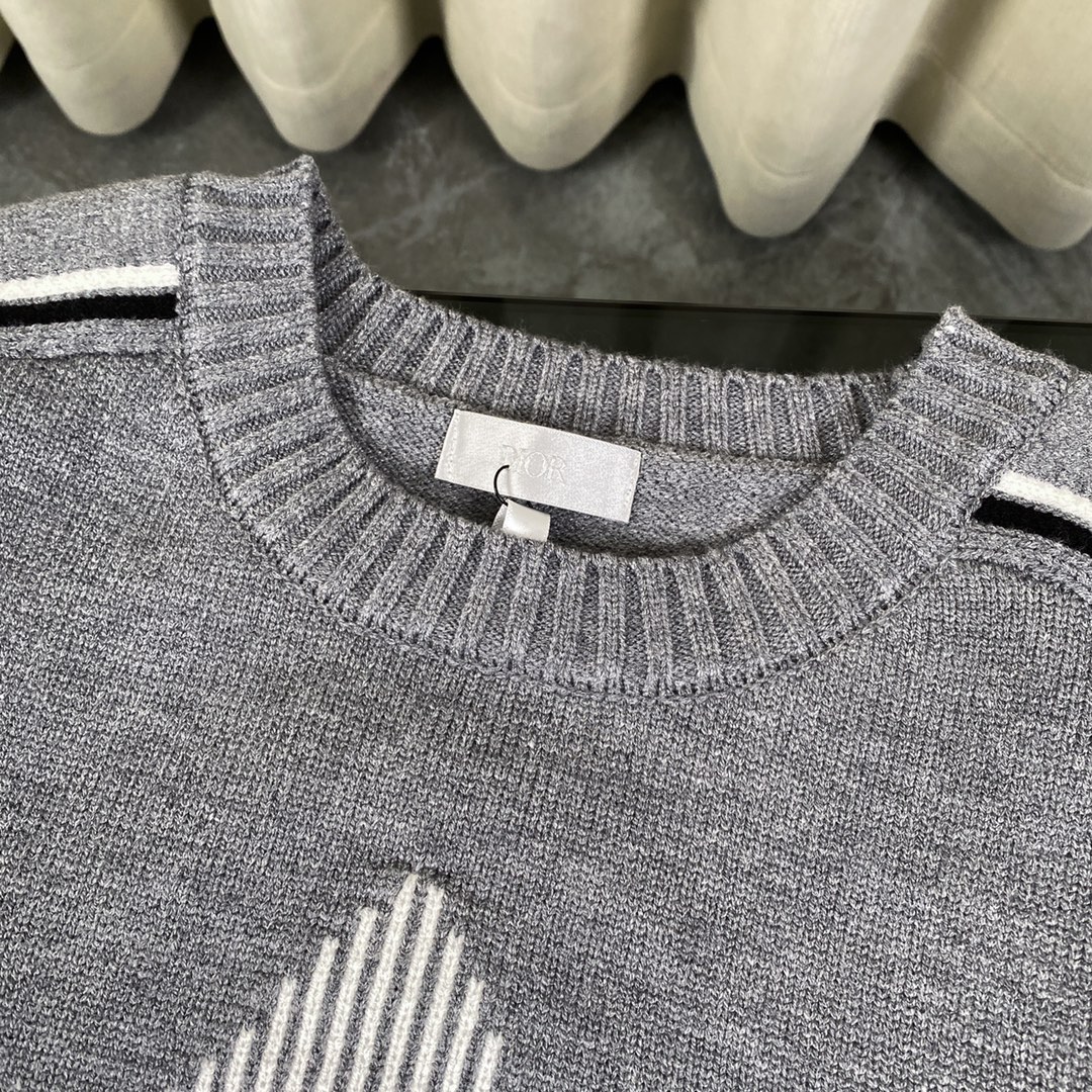 DIOR Ski Sweaters: Combining Style and Function in Winter Collection - 图片 3
