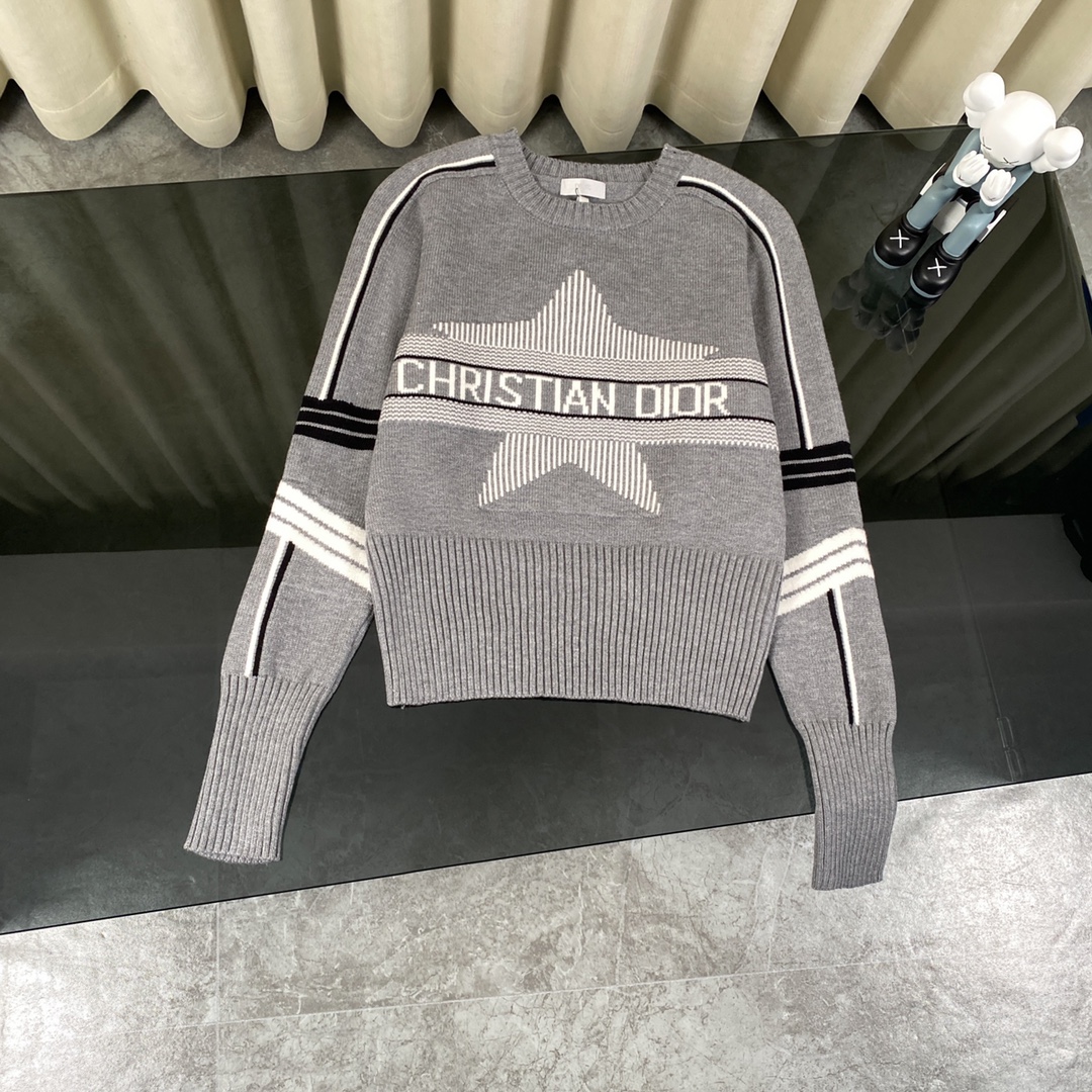DIOR Ski Sweaters: Combining Style and Function in Winter Collection - 图片 1