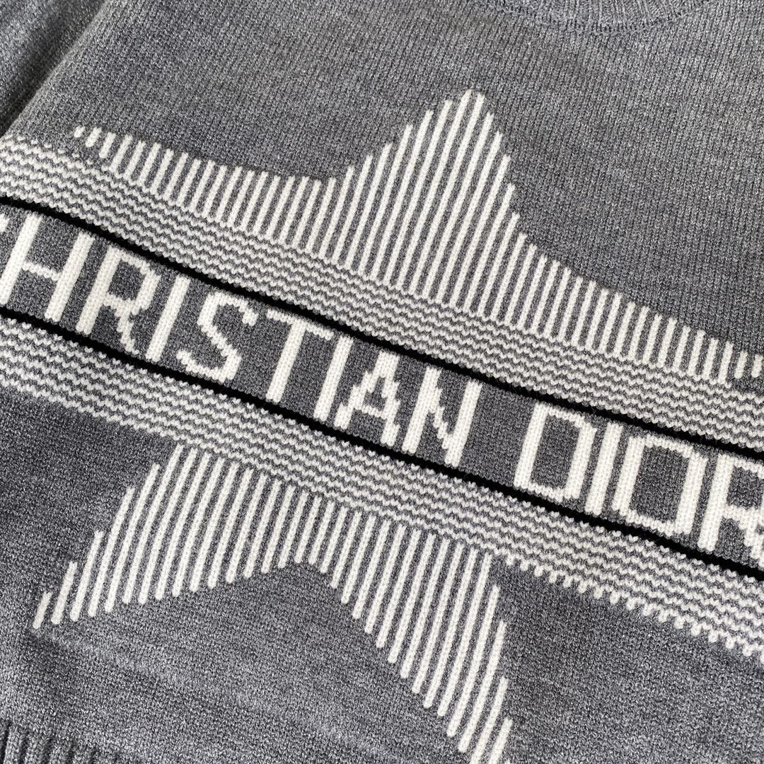 DIOR Ski Sweaters: Combining Style and Function in Winter Collection - 图片 4