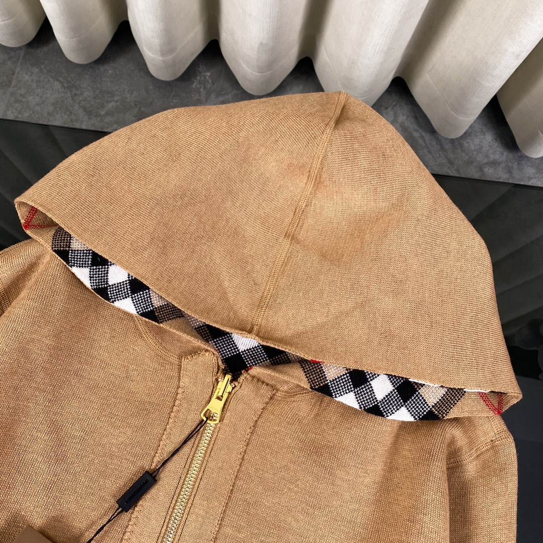 Luxury Wool Sweater: Burberry’s Classic Double-Faced Design with German-Imported Flowering - 图片 3