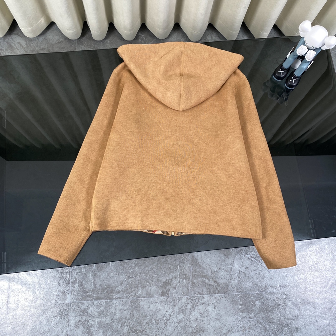 Luxury Wool Sweater: Burberry’s Classic Double-Faced Design with German-Imported Flowering - 图片 2