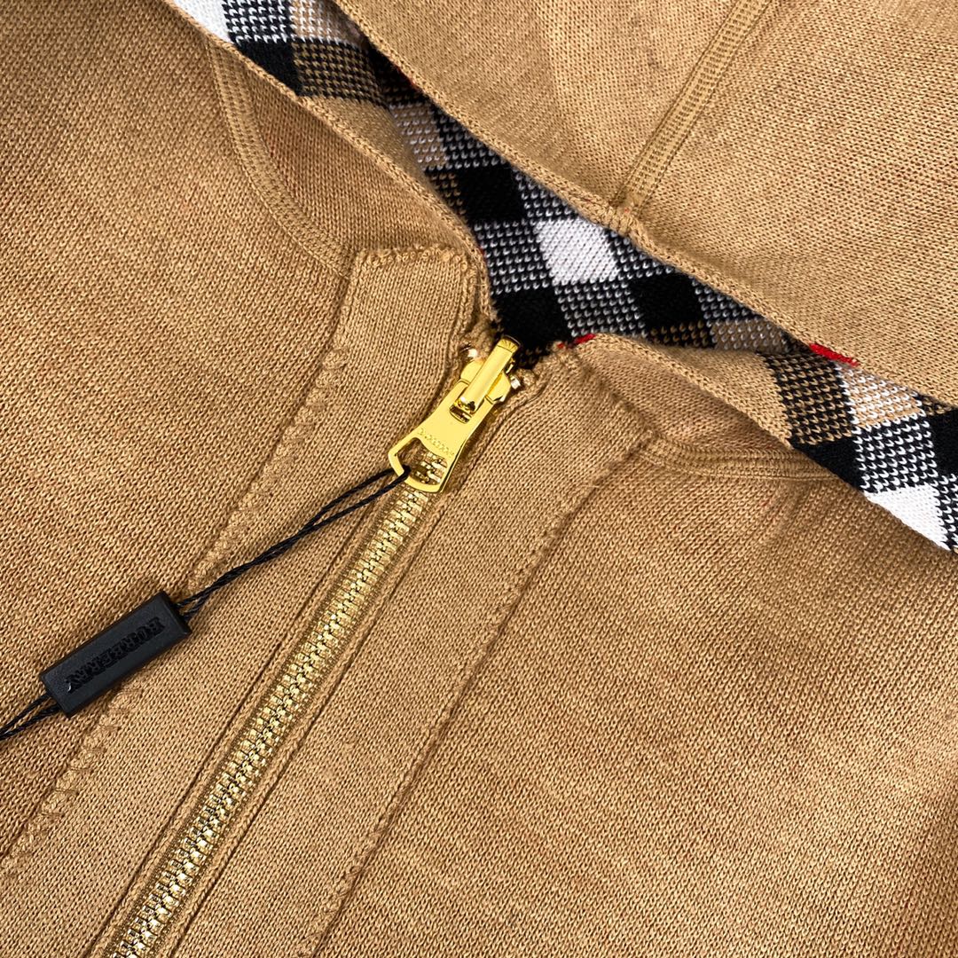 Luxury Wool Sweater: Burberry’s Classic Double-Faced Design with German-Imported Flowering - 图片 4