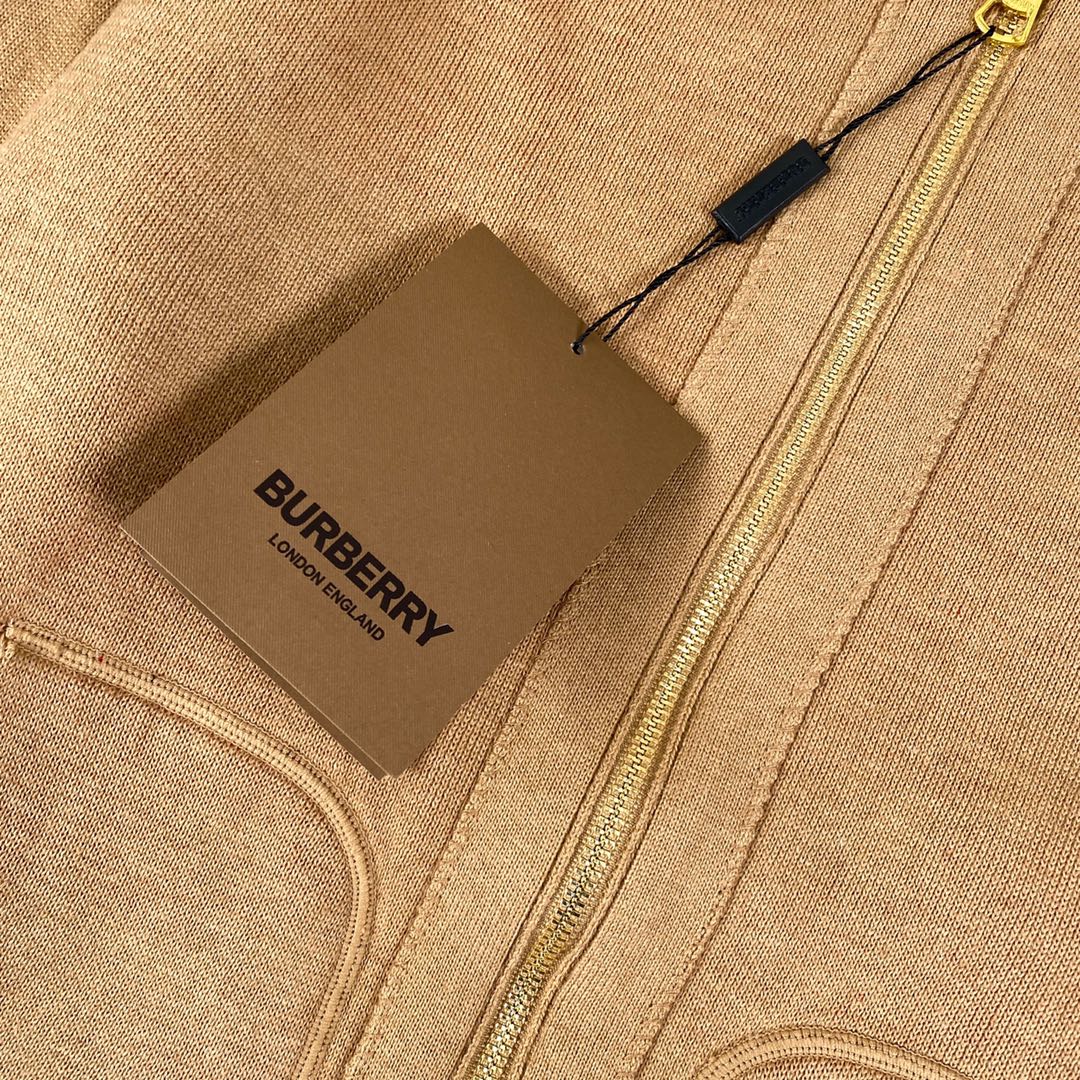 Luxury Wool Sweater: Burberry’s Classic Double-Faced Design with German-Imported Flowering - 图片 6