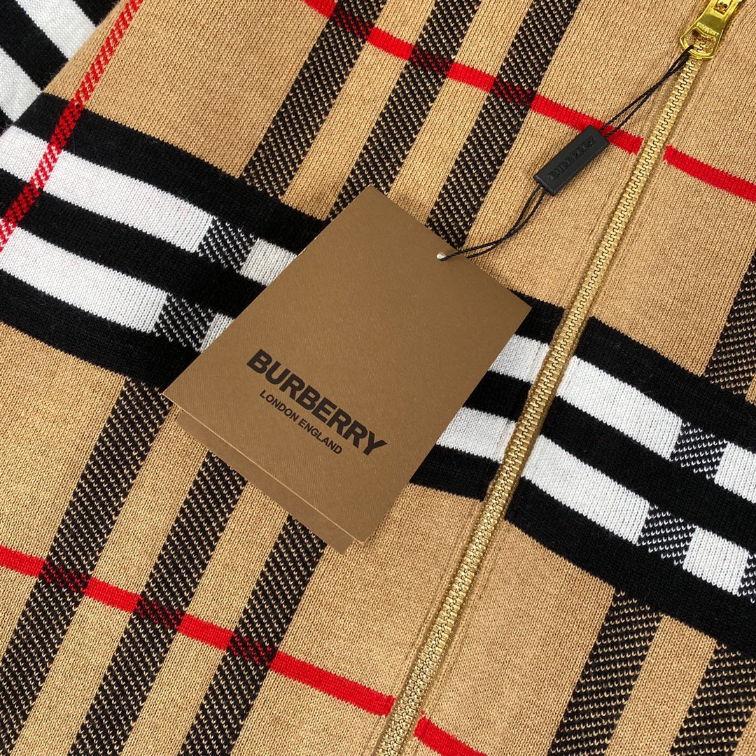 Luxury Wool Knit Shirt by Burberry: Classic Design, German-made, Perfect for Fashion Enthusiasts - 图片 5