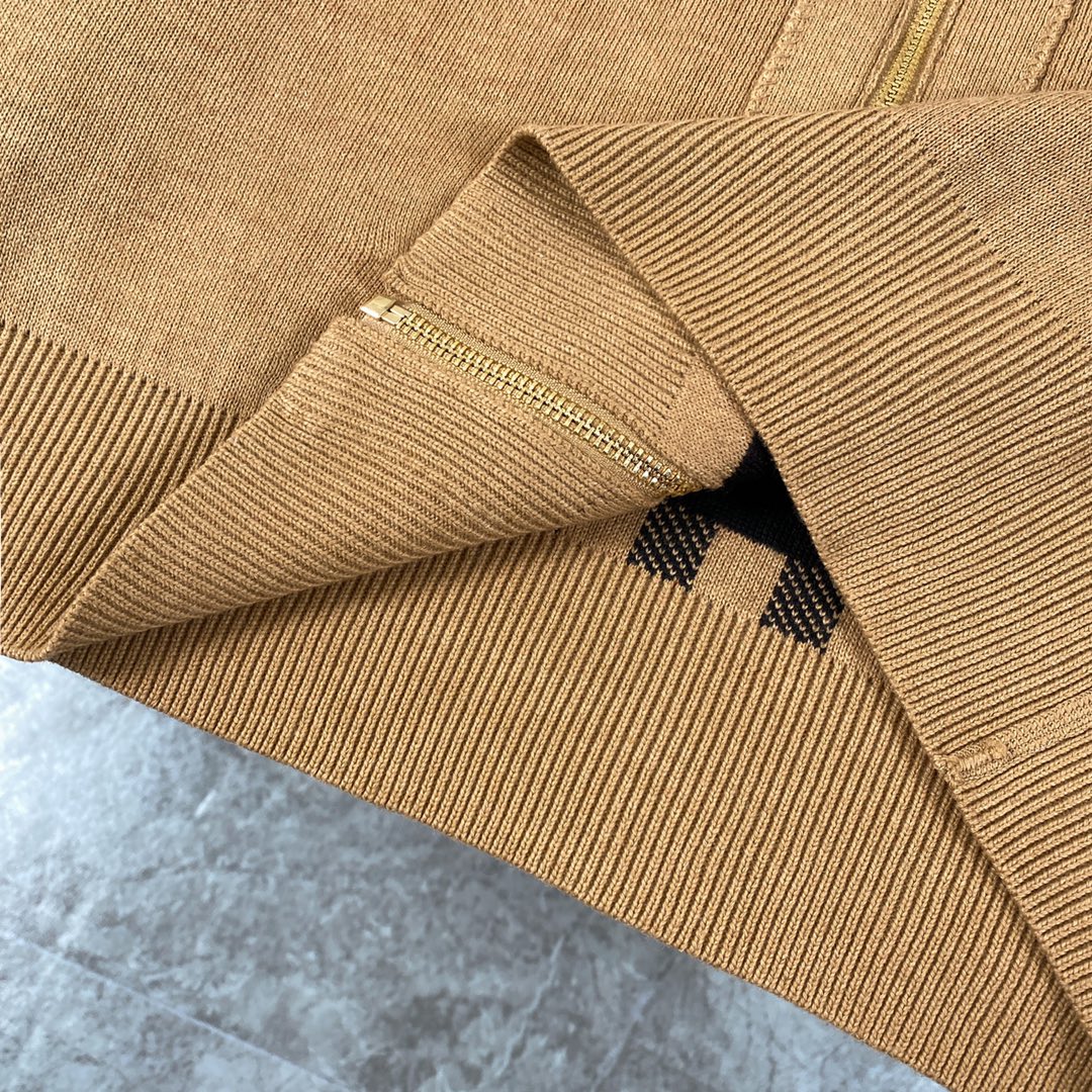 Luxury Wool Knit Shirt by Burberry: Classic Design, German-made, Perfect for Fashion Enthusiasts - 图片 9