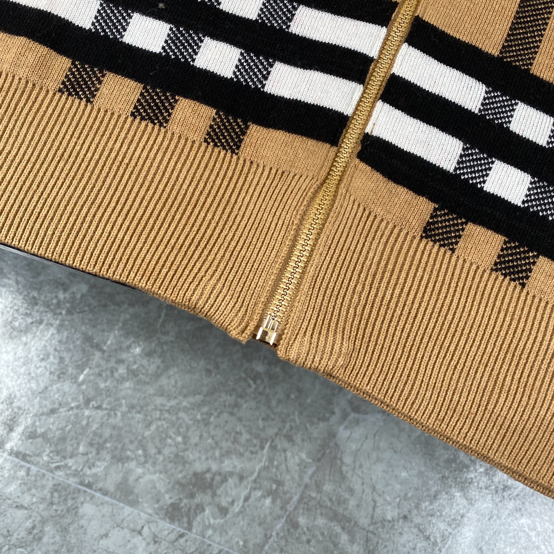 Luxury Wool Knit Shirt by Burberry: Classic Design, German-made, Perfect for Fashion Enthusiasts - 图片 8